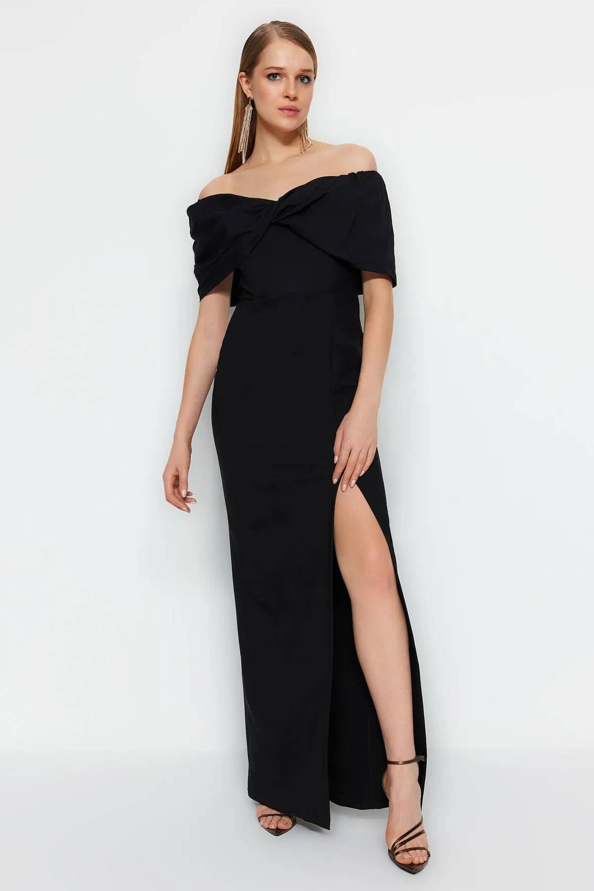 Trendyol Collection  Schwarzes, gefüttertes, gewebtes, langes Abendkleid TPRSS23AE00067