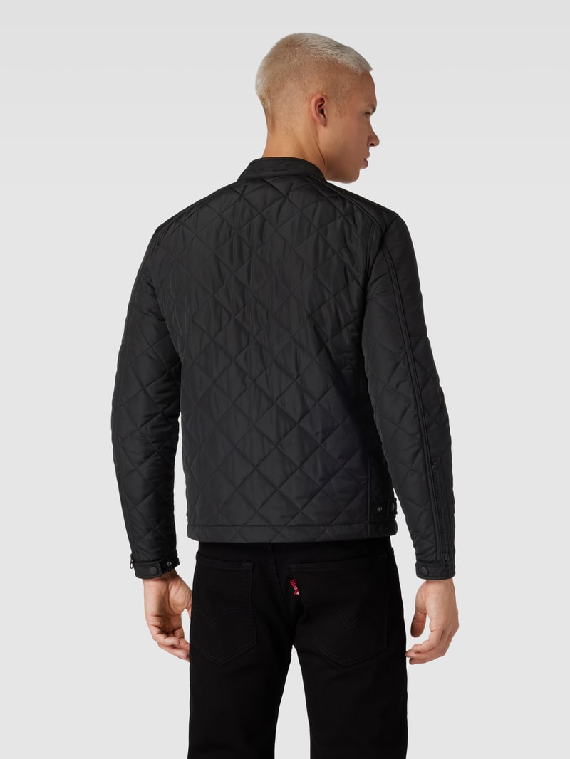 Steppjacke mit Stehkragen und Reißverschlusstaschen in schwarz