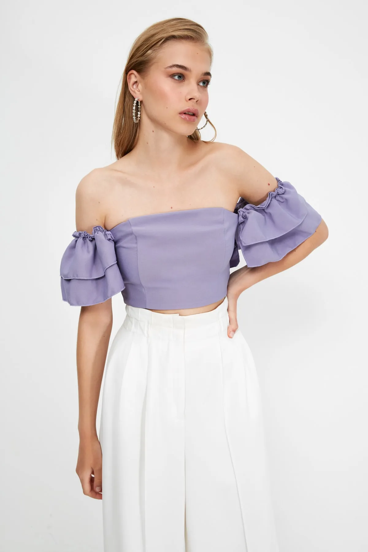 Trendyol Collection  Fliederfarbene Bluse mit Rüschendetail TPRSS20BZ0603