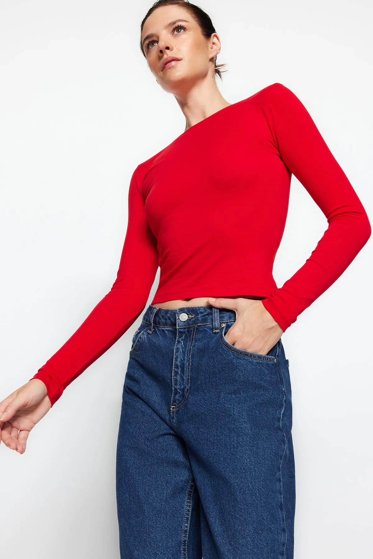 Trendyol Collection  Rote, dehnbare, rückenfreie, taillierte Bluse aus Baumwolle TWOAW24BZ00160