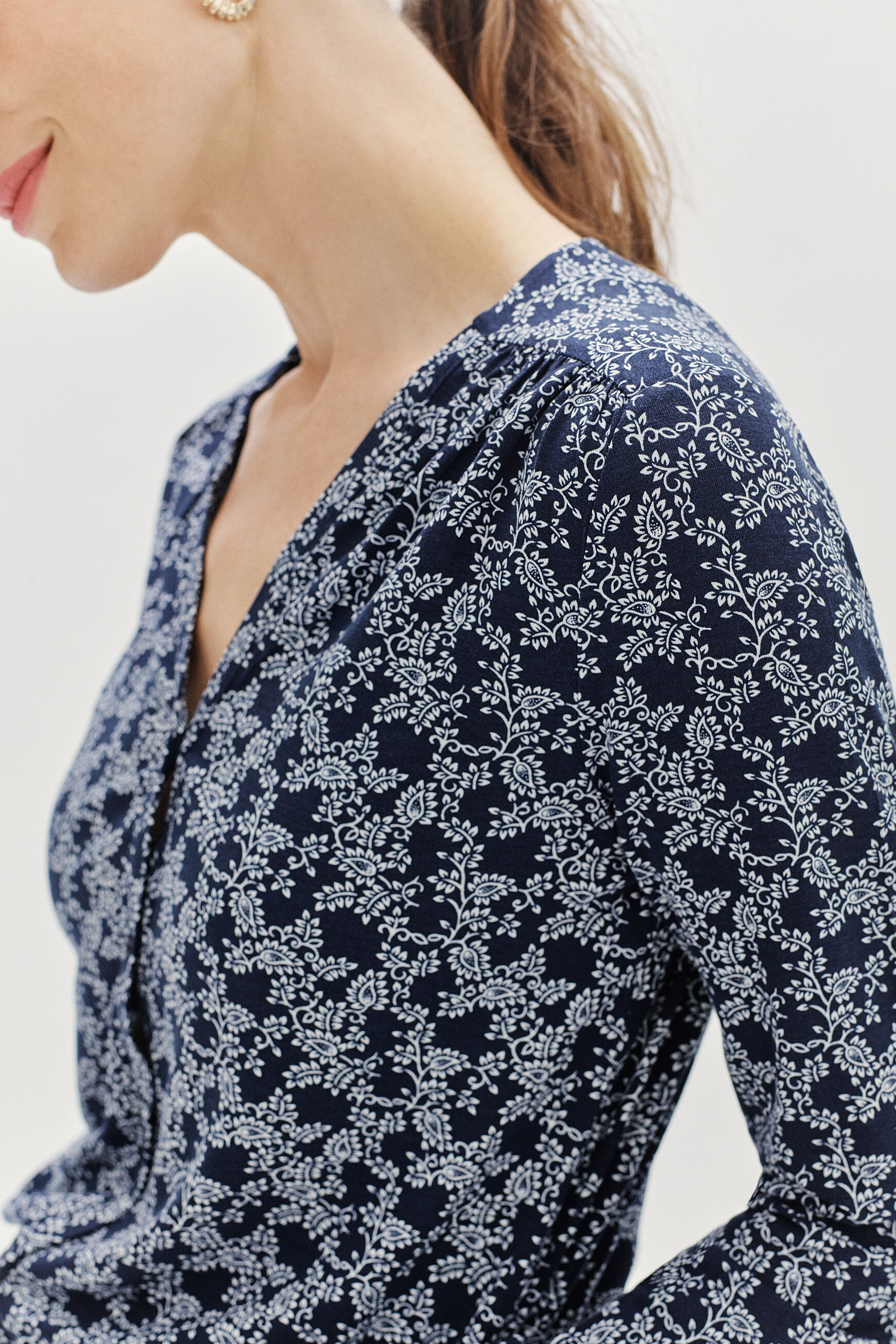 t-shirt zoe arabesque bleu marine femme