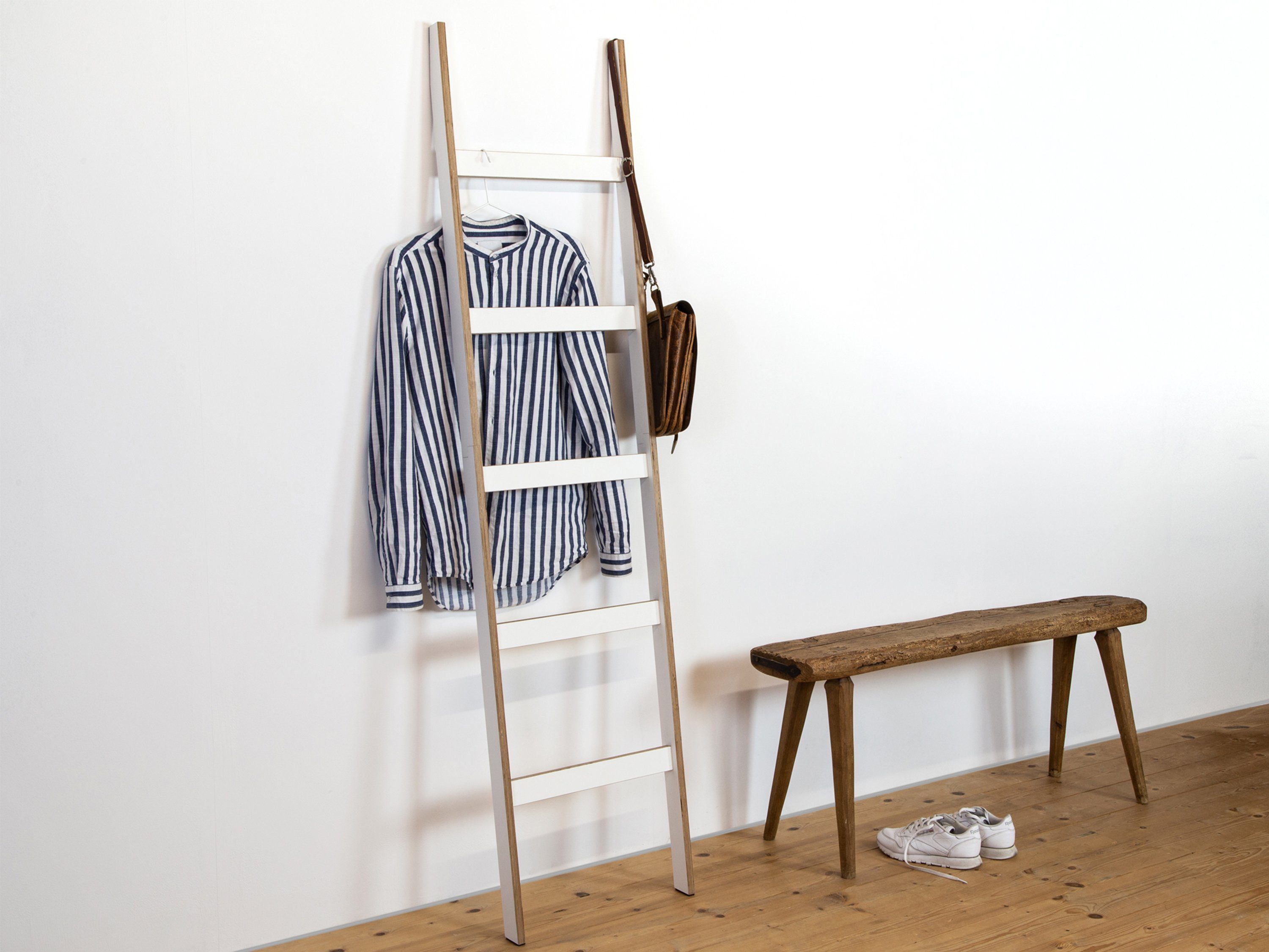 kommod Leiterregal PAULA, Kleiderleiter – 180 x 43,5 x 5 cm – Furnierholz Multiplex weiß