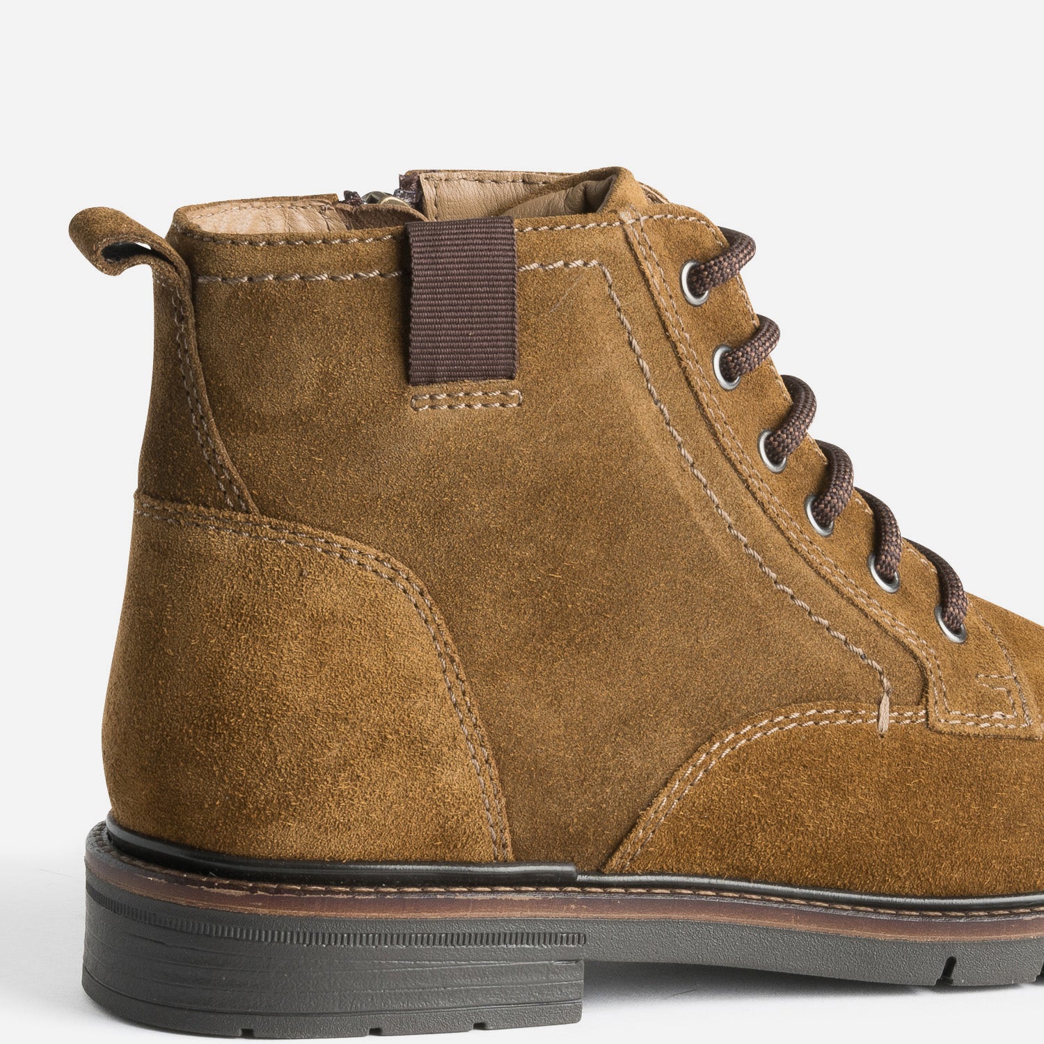 Boots à lacet marron en cuir velours