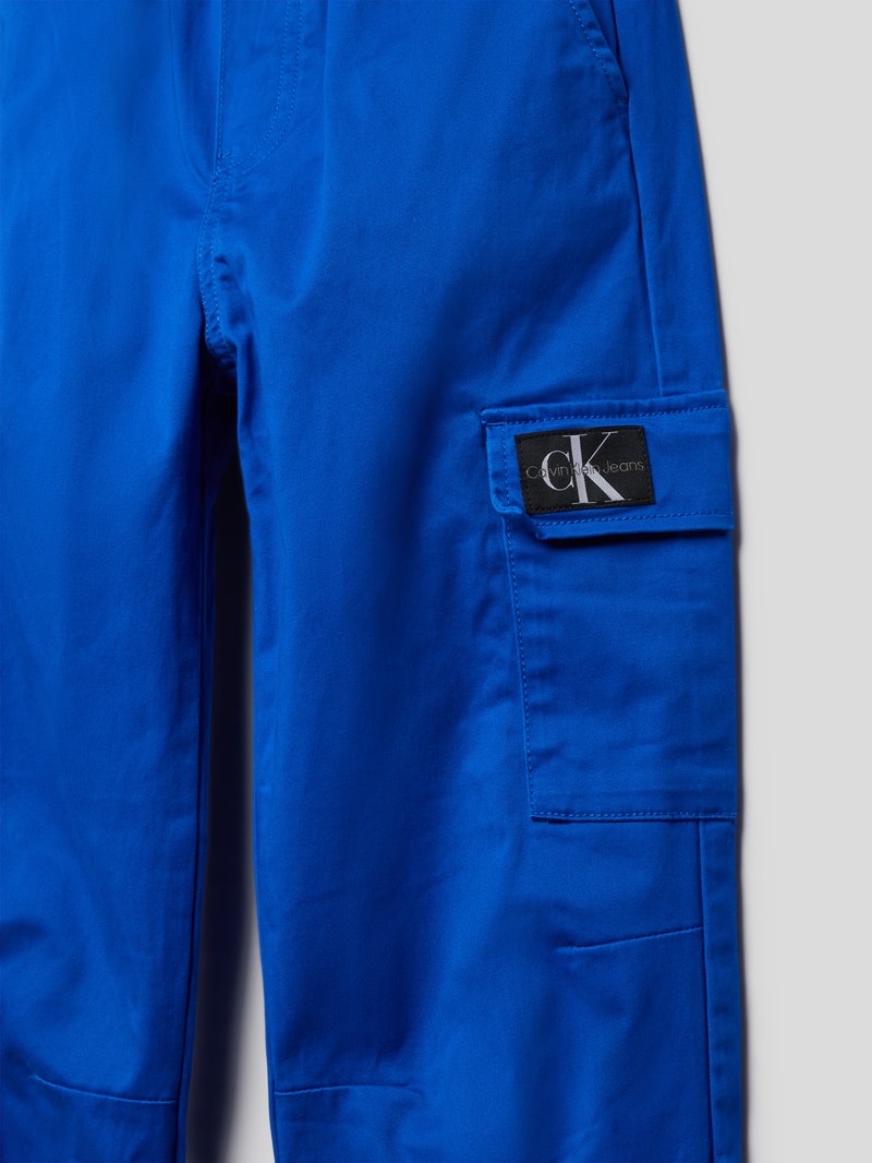 Cargohose mit Label-Details Modell 'CARGO PANTS' in royalblau