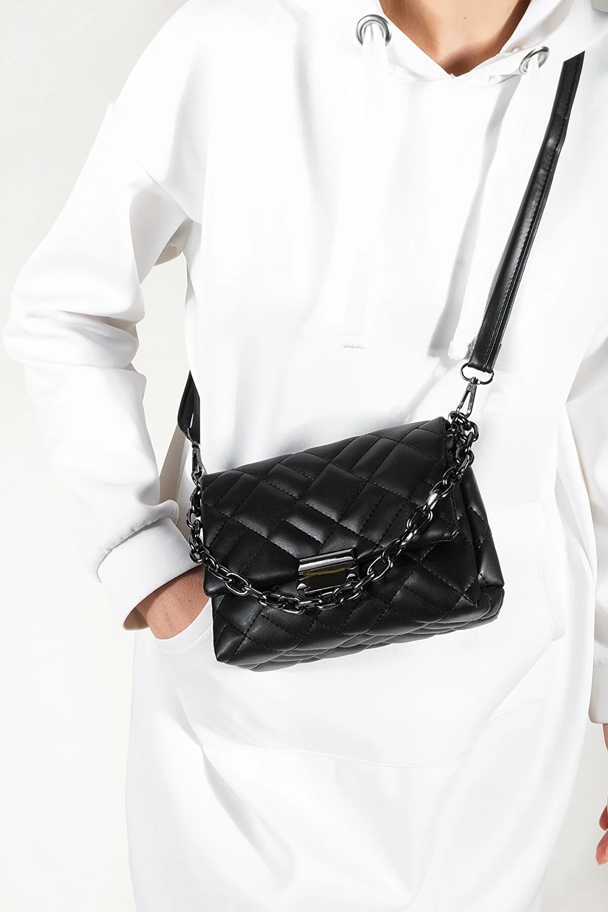 Marjin  Damen-Umhängetasche, gesteppte Kette, Umhängetasche mit Innenfutter, Schwarz