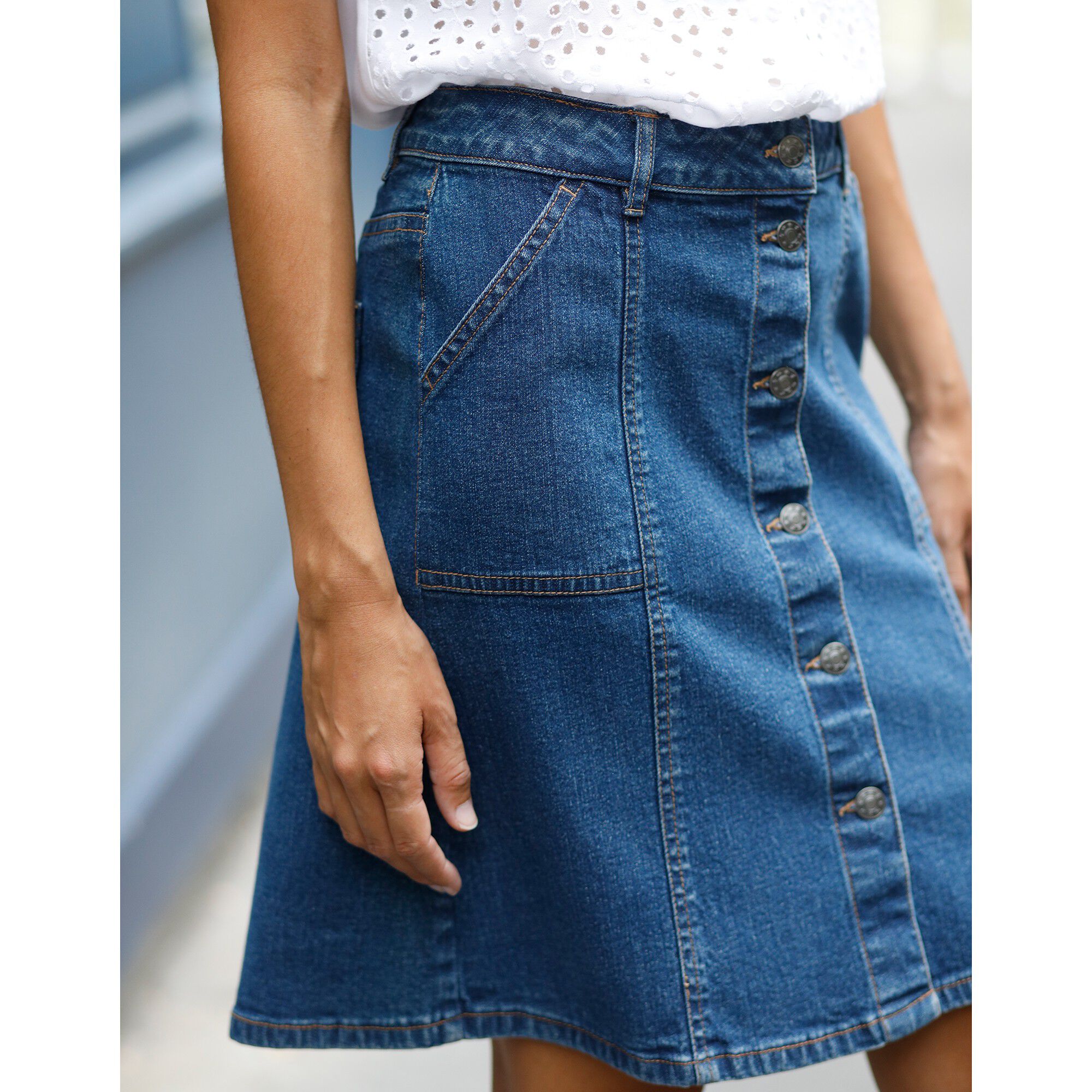 Jupe boutonnée évasée en jean