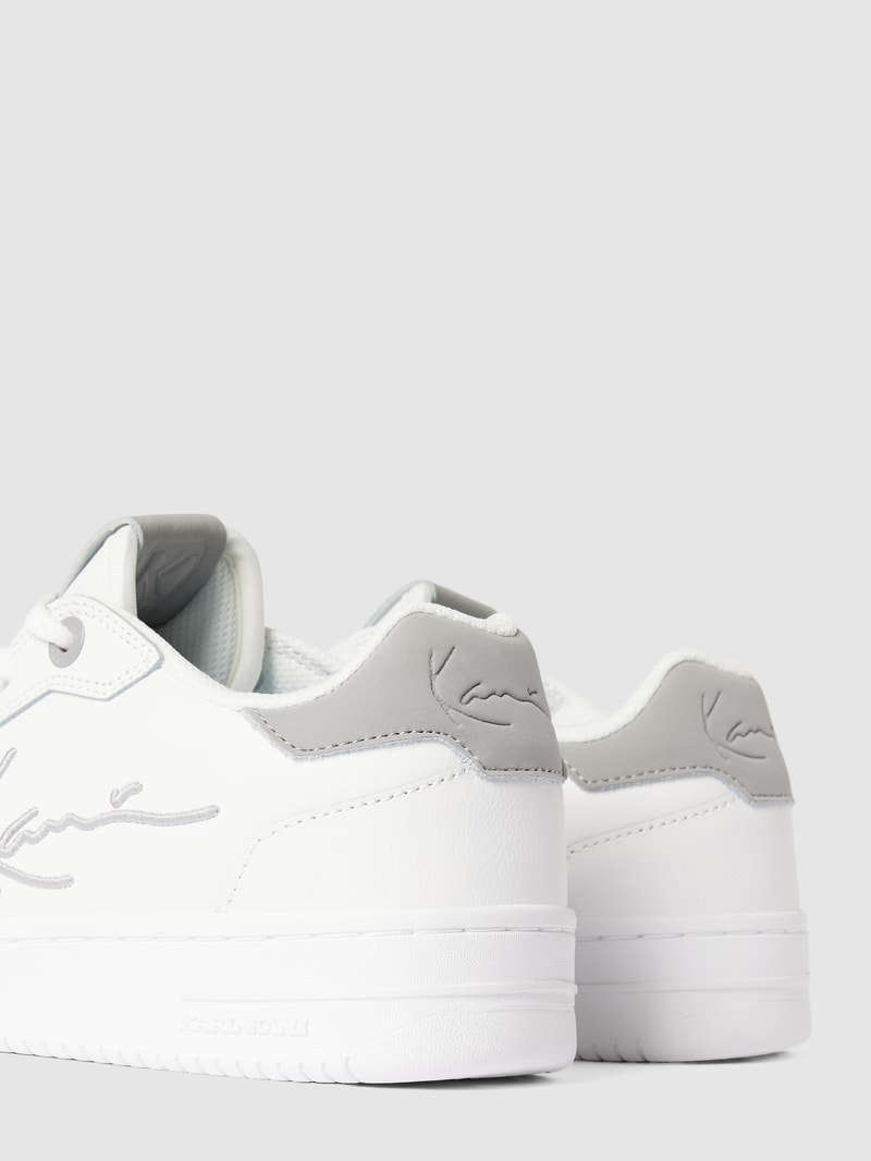 Sneaker mit Label-Stitching in weiss