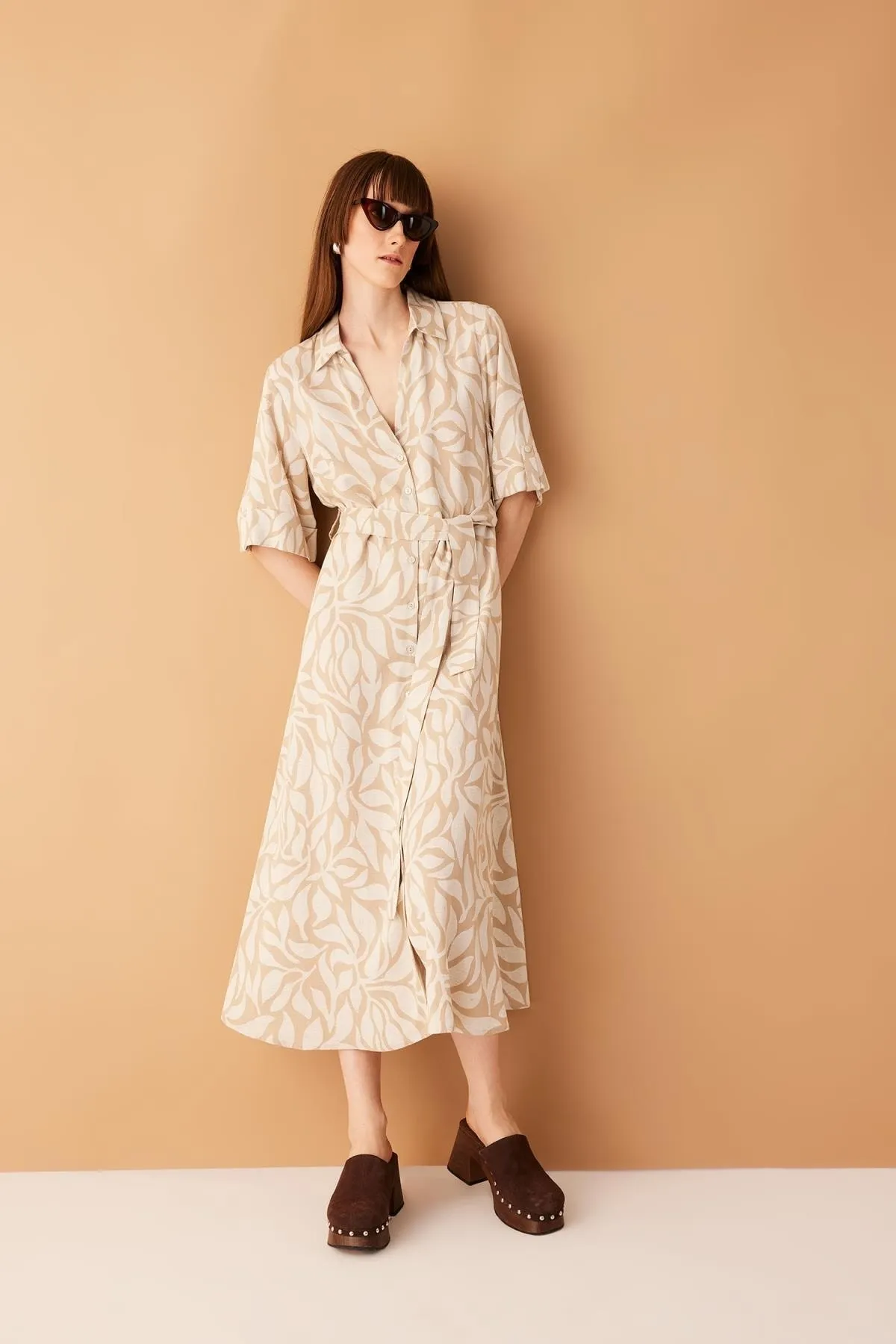 DeFacto  Hemd Revers Print kurzärmliges Midikleid aus Leinenmischung A3413ax23sm