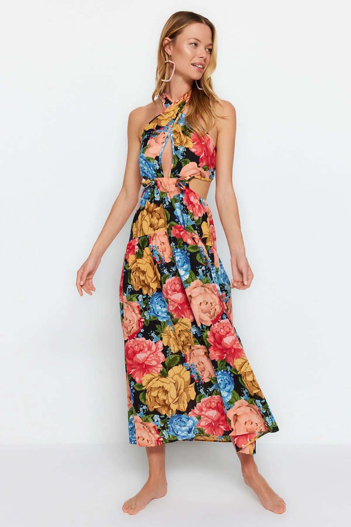 Trendyol Collection  Geblümtes Maxi-Strandkleid zum Binden aus 100 % Baumwolle TBESS23EL00214