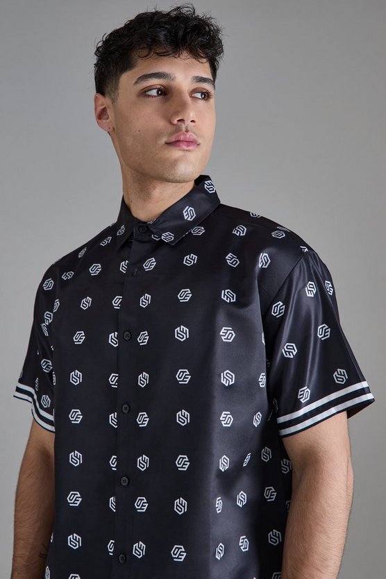 Oversize Satin-Hemd mit kurzen Ärmeln