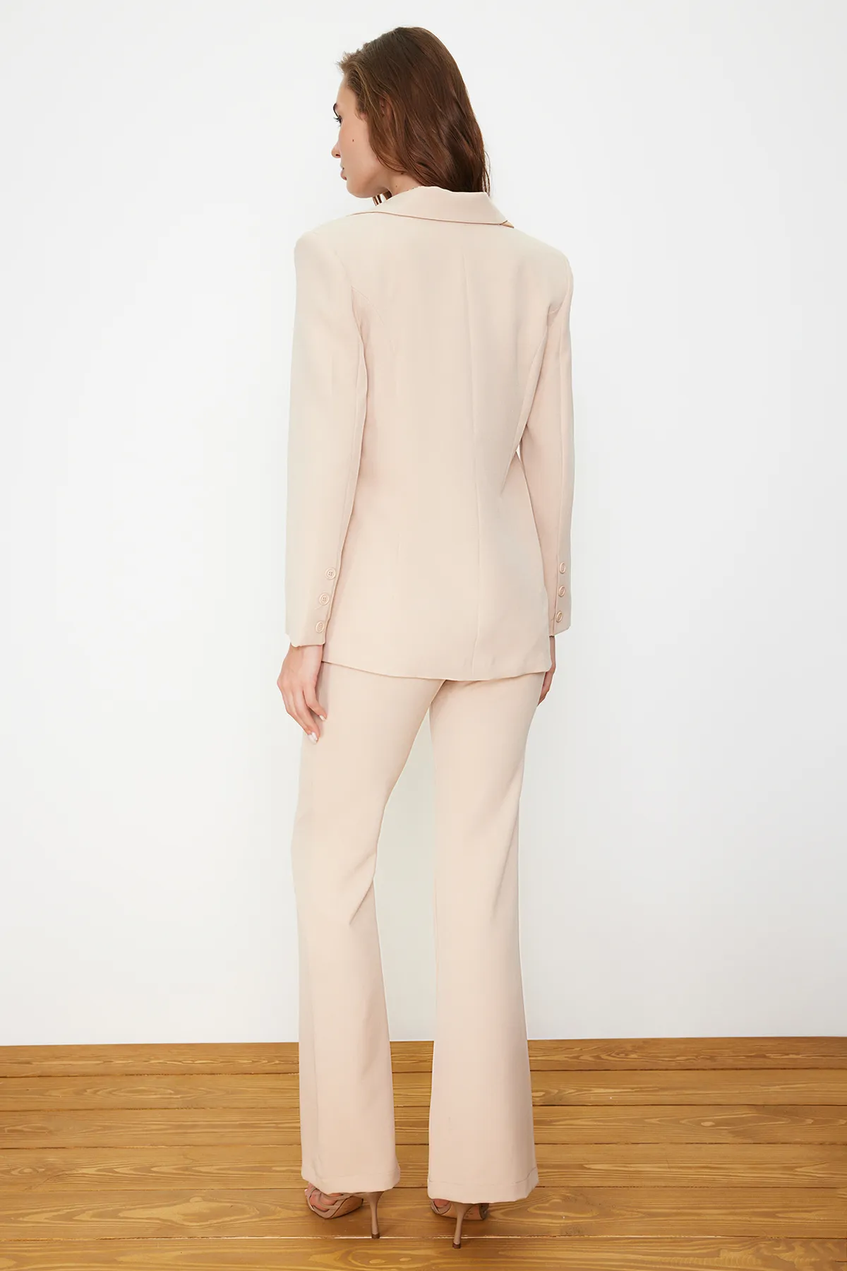 Trendyol Modest  Set mit Jacke, Hose, gewebter Unterseite und Oberteil in Steinfarbenblock-Optik TCTSS24US00003