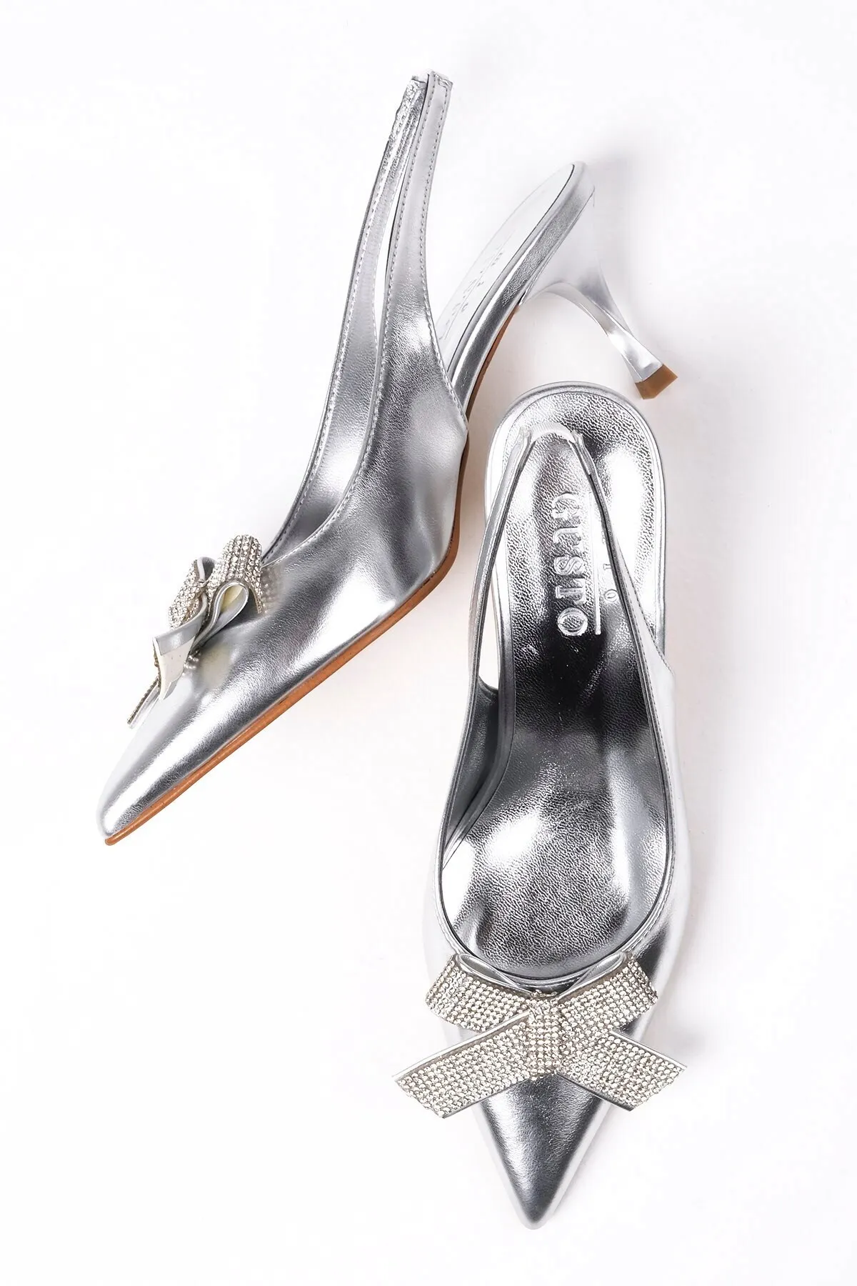 Mio Gusto  Sheila silberfarbenes, gesteinigtes Schleifen-Accessoire, offene Rückseite, Damen-Abendkleid, Schuhe mit Absatz