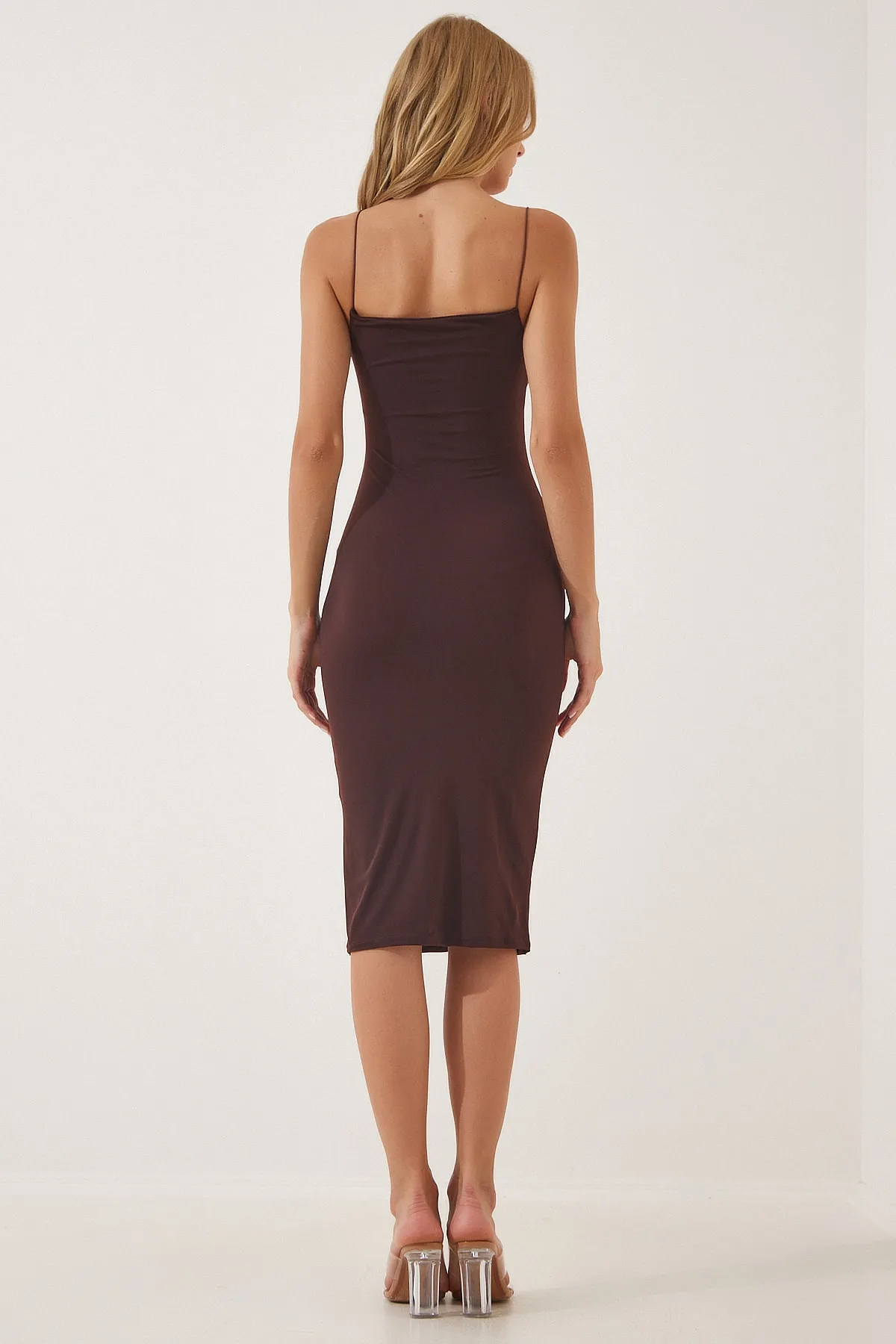Happiness İstanbul  Braunes Jersey-Strickkleid mit Trägern für Damen YK00042