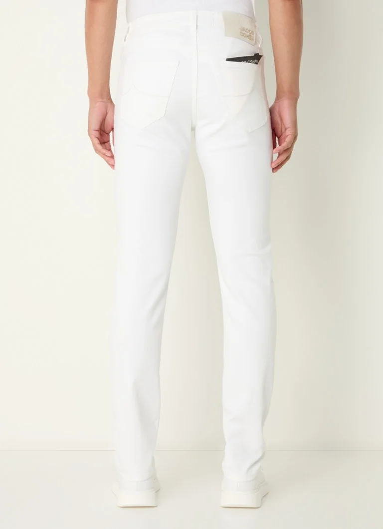 Blugi slim fit Nick de la Jacob Cohen, cu efect uzat.