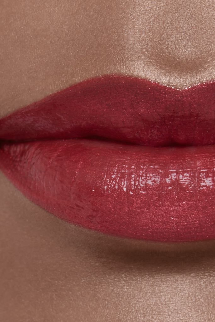 CHANEL ROUGE COCO BLOOM DER FEUCHTIGKEITSSPENDENDE, AUFPOLSTERNDE, HOCHGLÄNZENDE, FARBINTENSIVE LIPPENSTIFT MIT LANGEM HALT