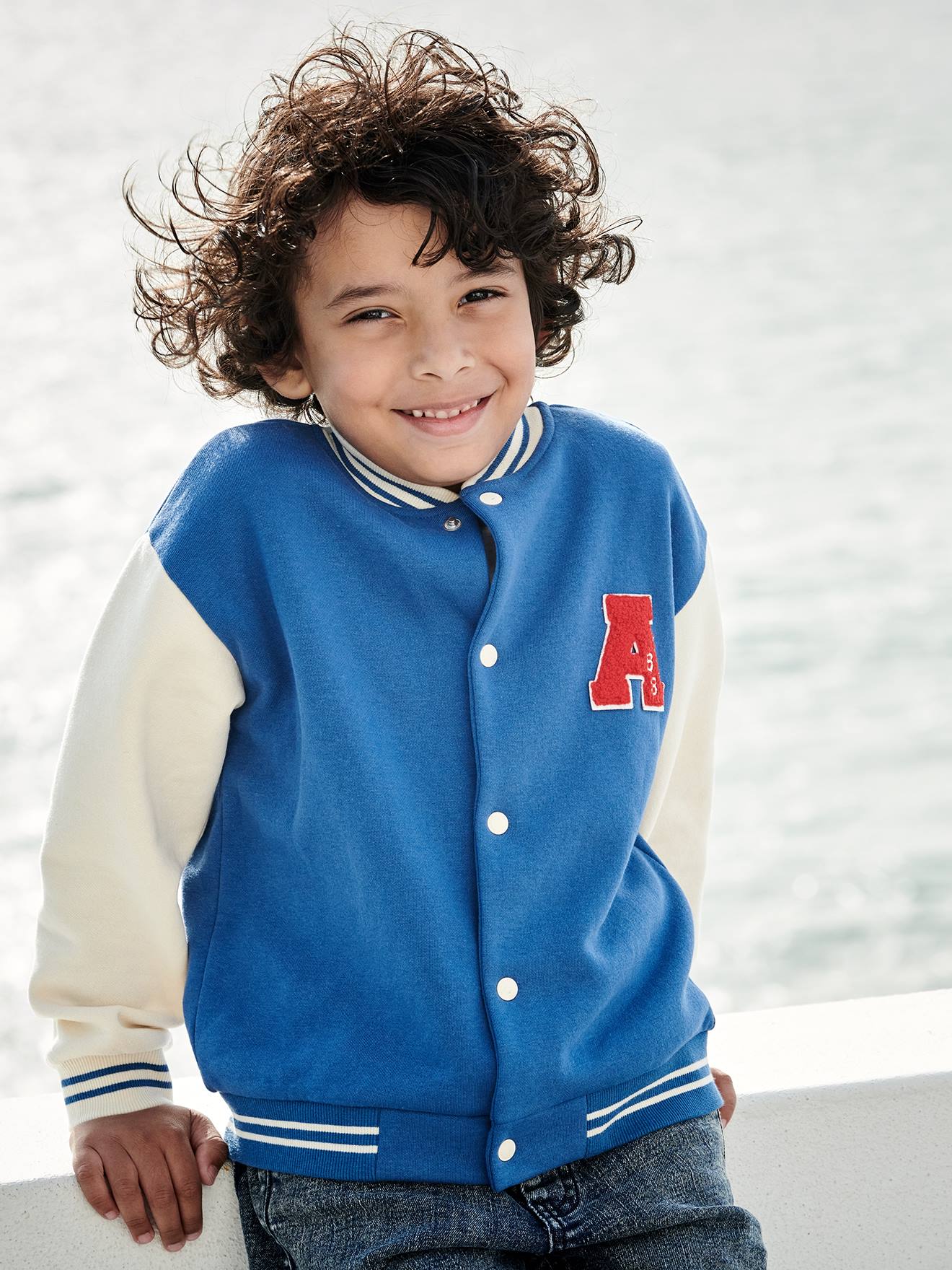 Sweat collège esprit teddy garçon pressionné devant bleu