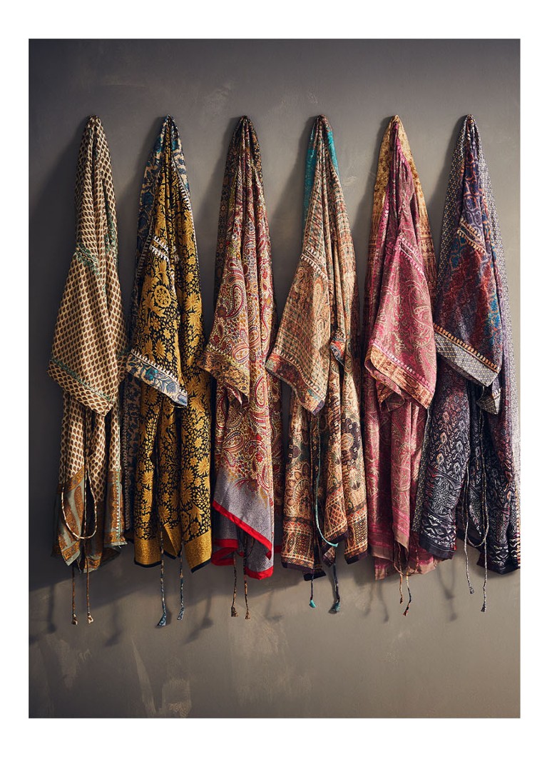 Rituals Jaypur Saree kimono realizzato in raso con motivo paisley