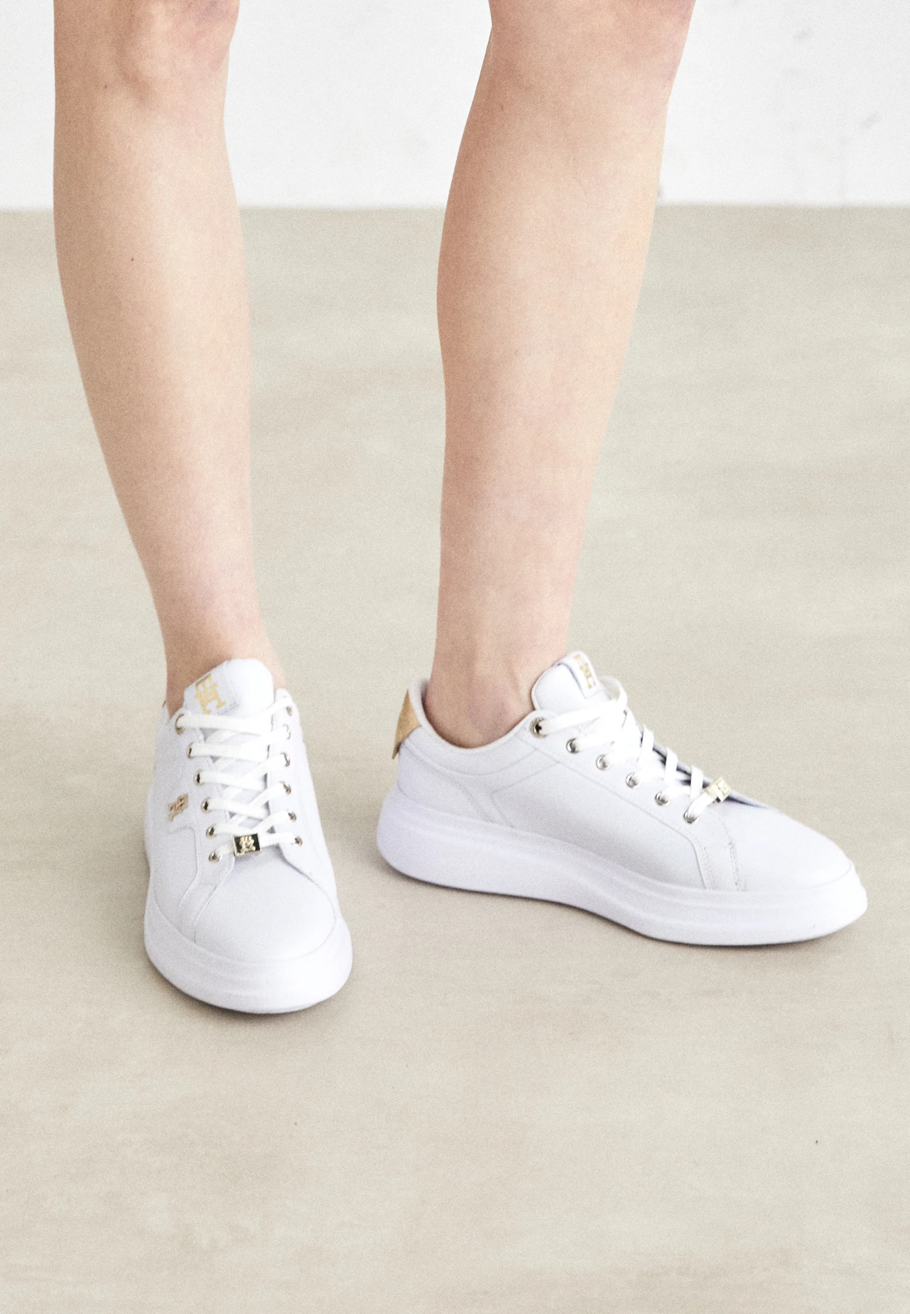 Tommy Hilfiger POINTY COURT HARDWARE - Zapatillas bajas