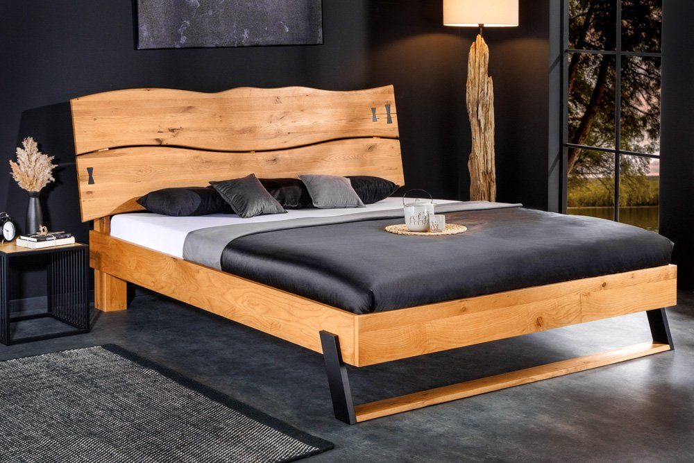 riess-ambiente Holzbett AMAZONAS 180x200cm natur / schwarz (Einzelartikel, 1-tlg), Schlafzimmer · Massivholz · Baumkante · Kingsize · Industrial Design