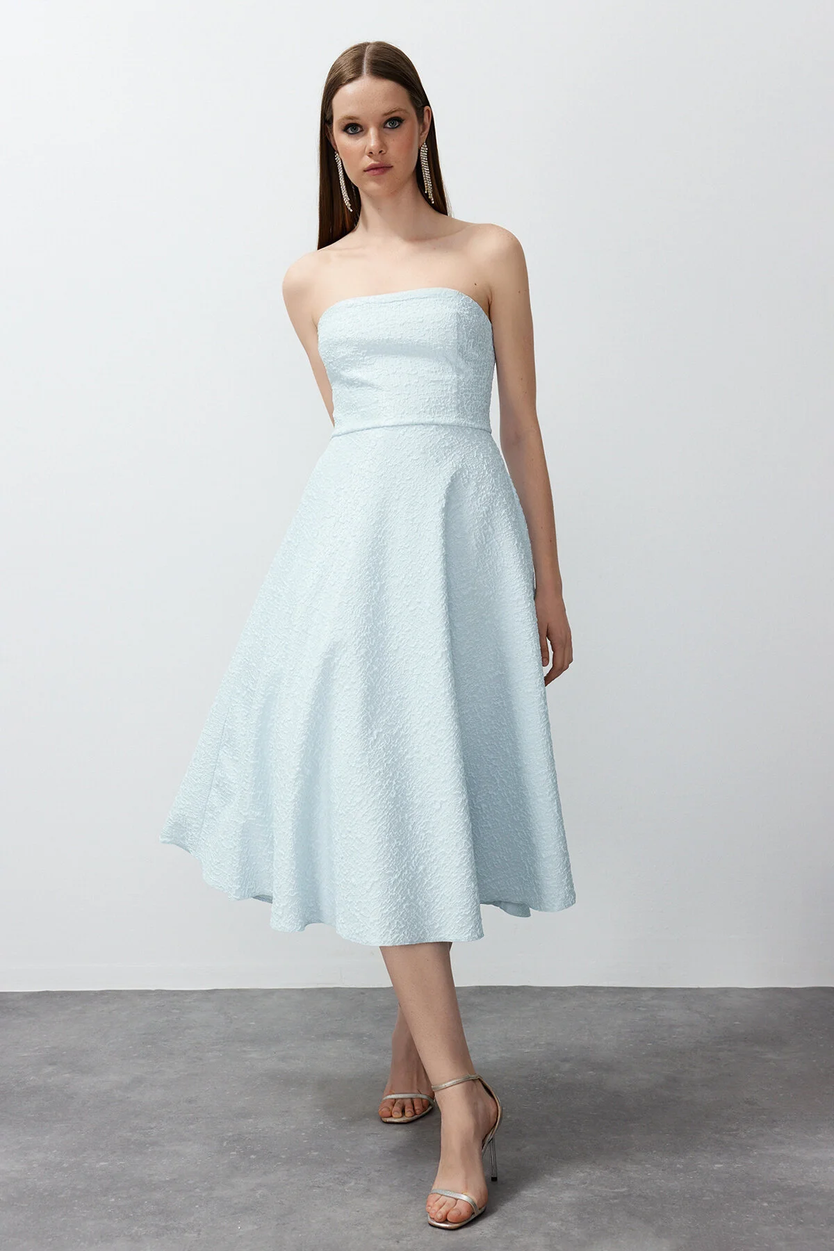 Trendyol Collection  Blaues, tailliertes/Skater-Stilvolles Abendkleid TPRSS24EL00160