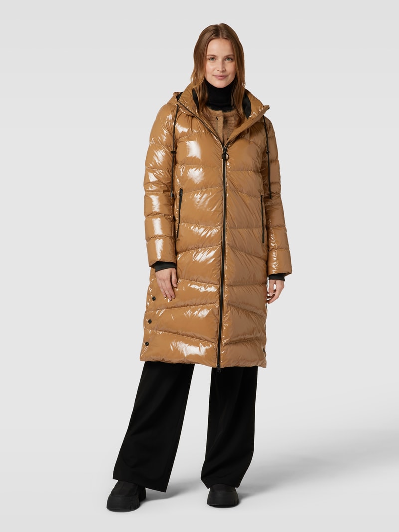 Daunenmantel mit Label-Patch in camel