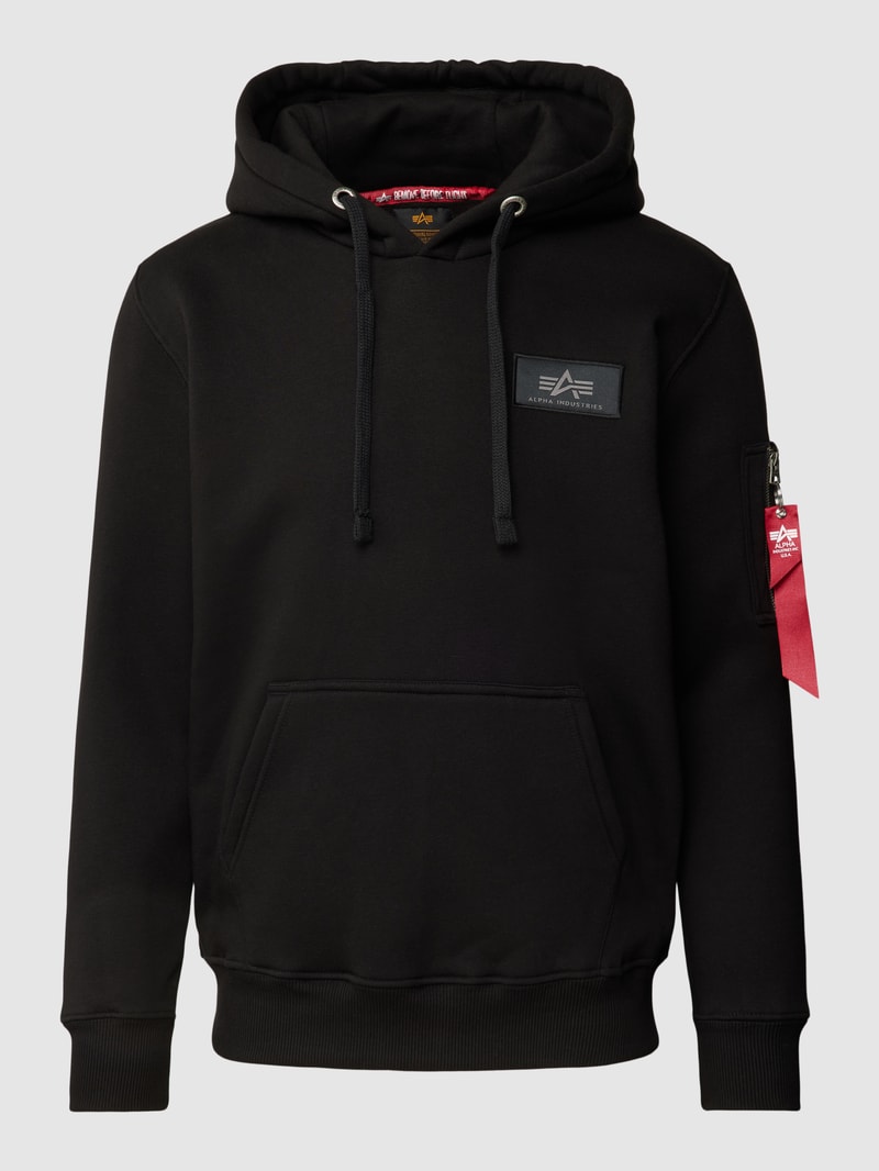 Hoodie mit Label-Patch in schwarz