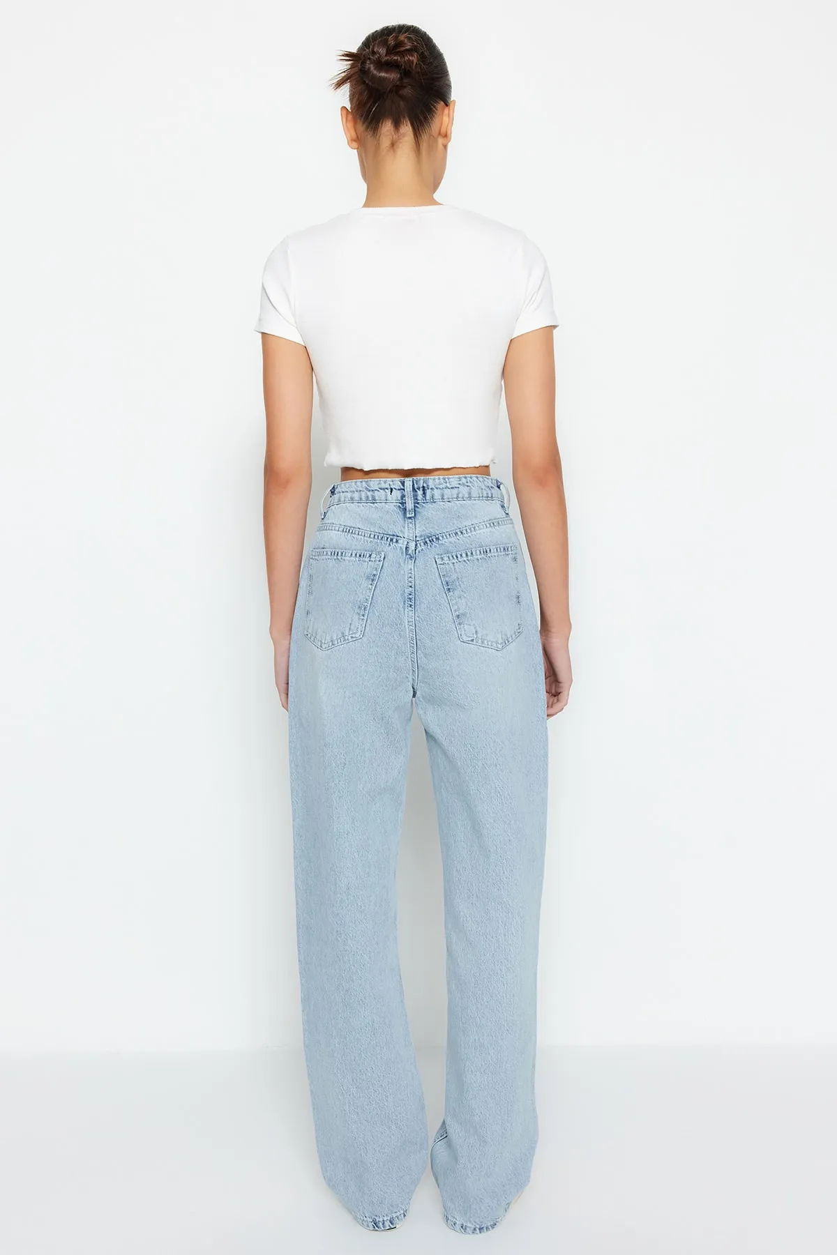 Trendyol Collection  Blaue gerade Jeans mit hoher Taille TWOSS22JE0242