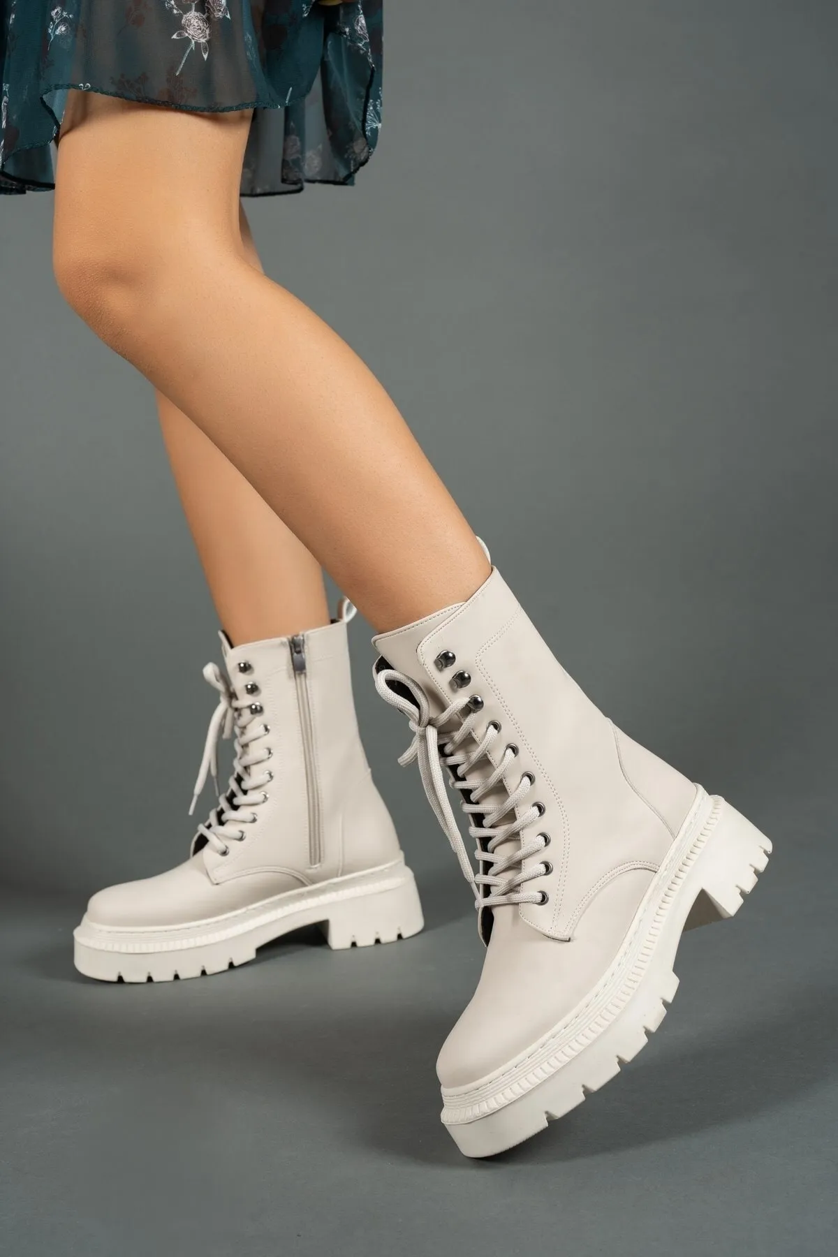 Riccon  Extra matte beige Damen-Stiefel mit Reißverschluss 0012299