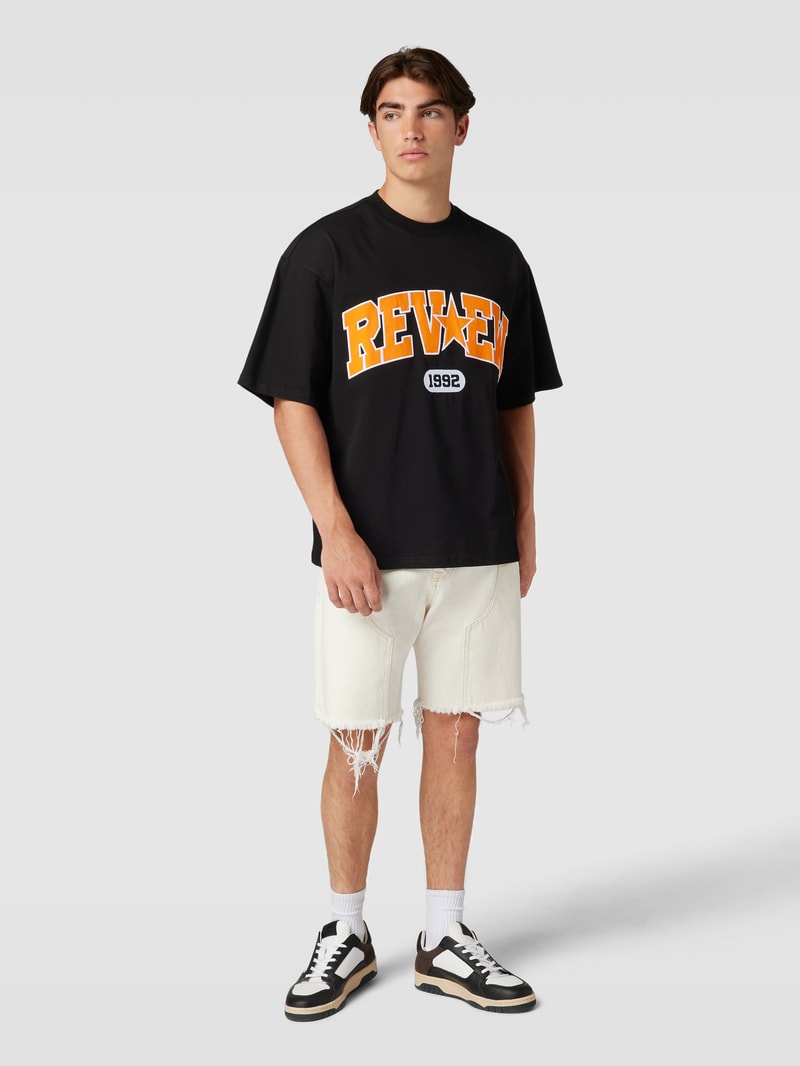 T-Shirt mit Label-Print in schwarz