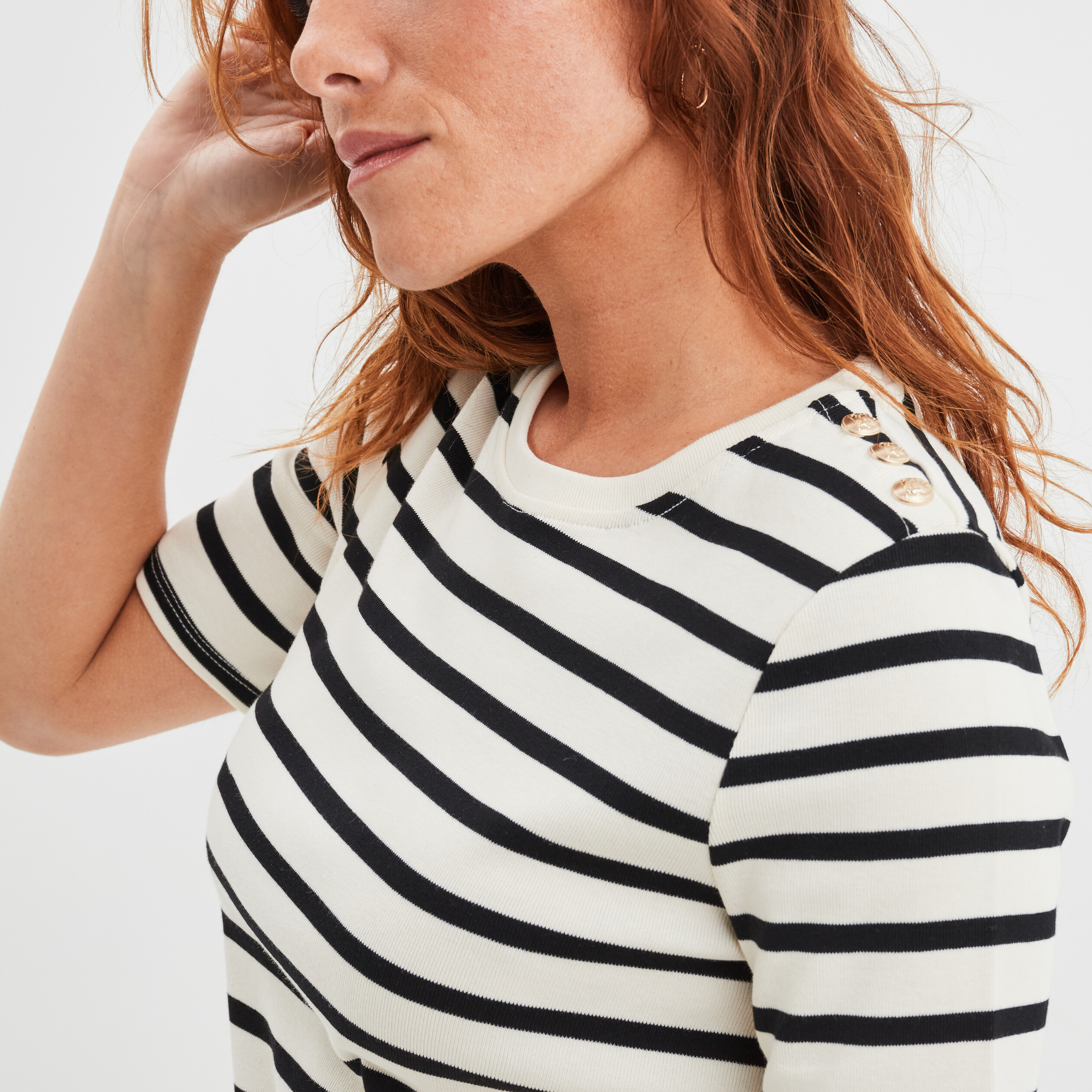 T-shirt ajusté boutons à l'épaule noir femme | La Halle