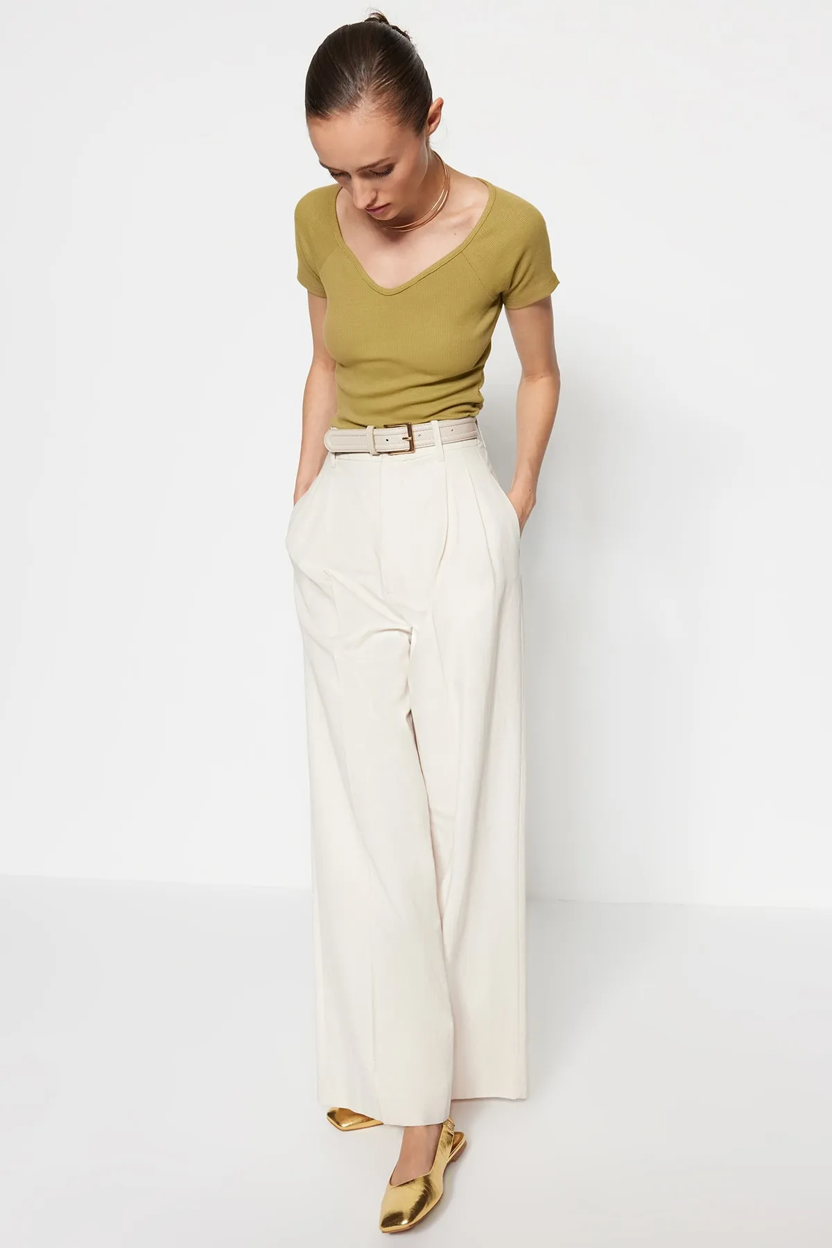 Trendyol Collection  Fettgrüne, figurbetonte Stretch-Strickbluse aus Cord-Baumwolle TWOSS21BZ0579
