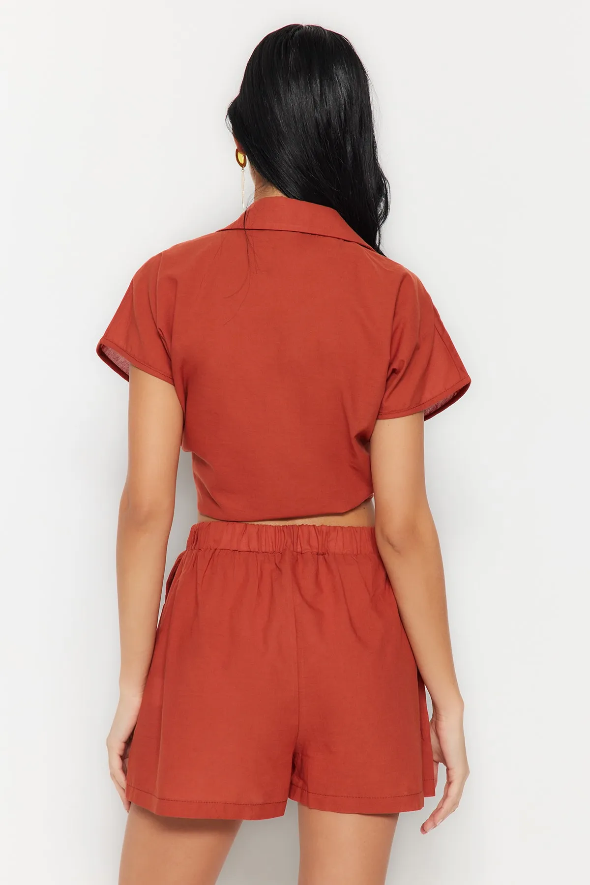 Trendyol Collection  Braunes, gewebtes Hemd-Shorts-Set aus 100 % Baumwolle mit Bindeband, TBESS23AU00146
