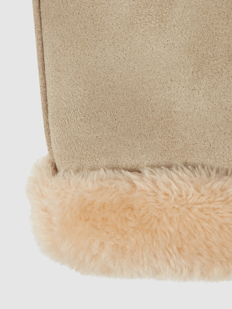 Fäußtlinge in Shearling-Optik in beige