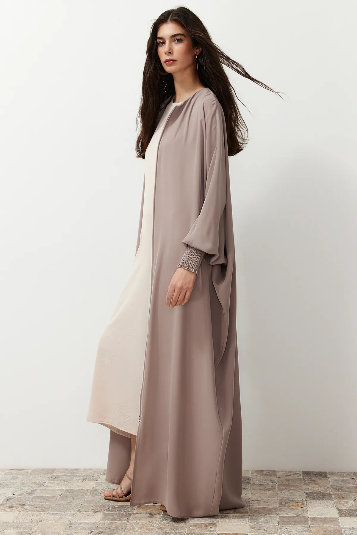 Trendyol Modest  Beige gewebte Mütze mit breiter Passform & Ferace & Abaya TCTSS24KF00021