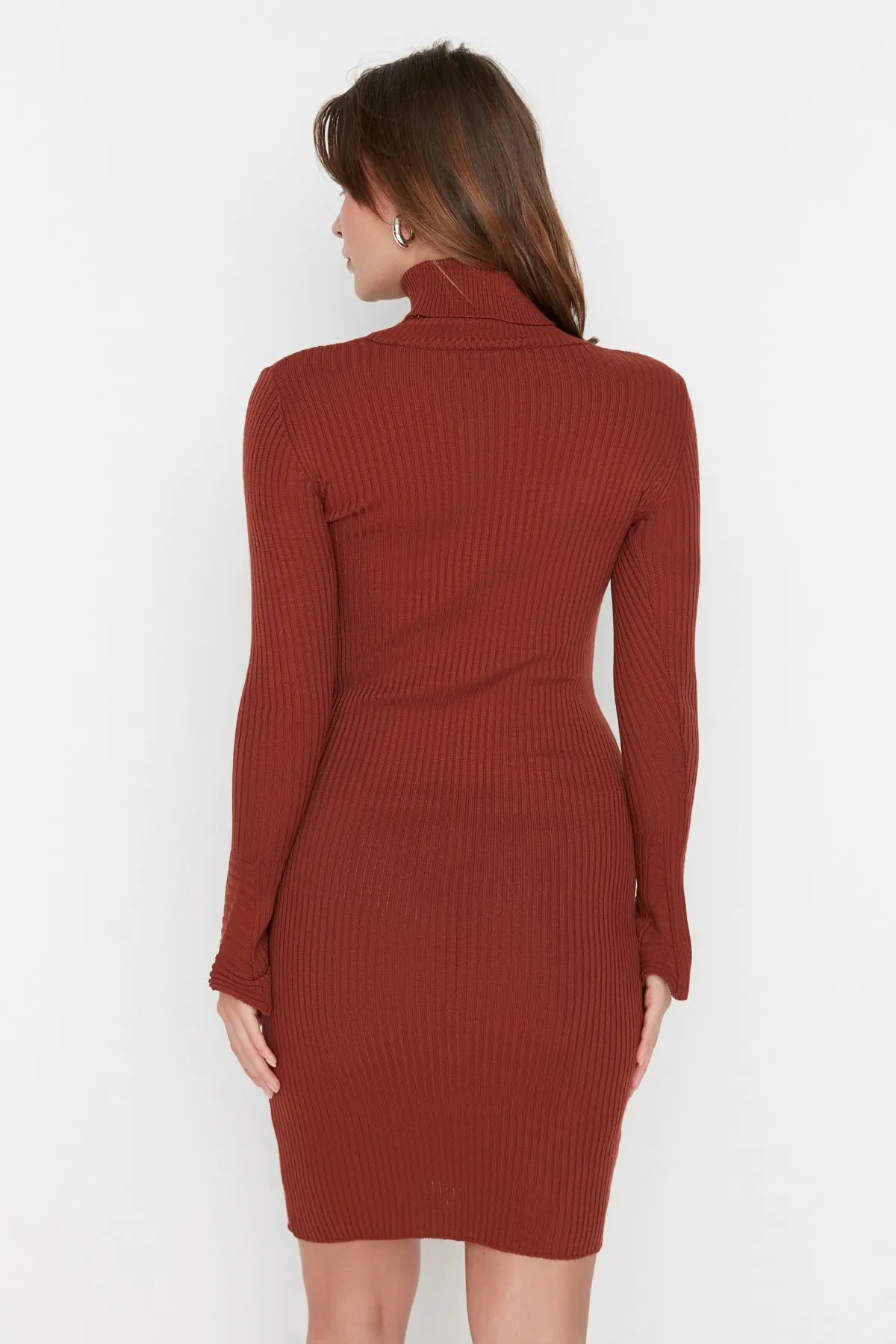 Trendyol Collection  Hellbraunes Strickkleid mit Rüschen und Volants TWOAW20YN0005