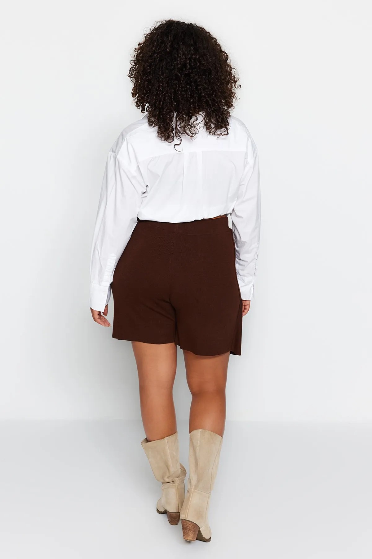 Trendyol Curve  Dunkelbrauner Mini-Strick-Shorts-Rock TBBAW23AZ00053