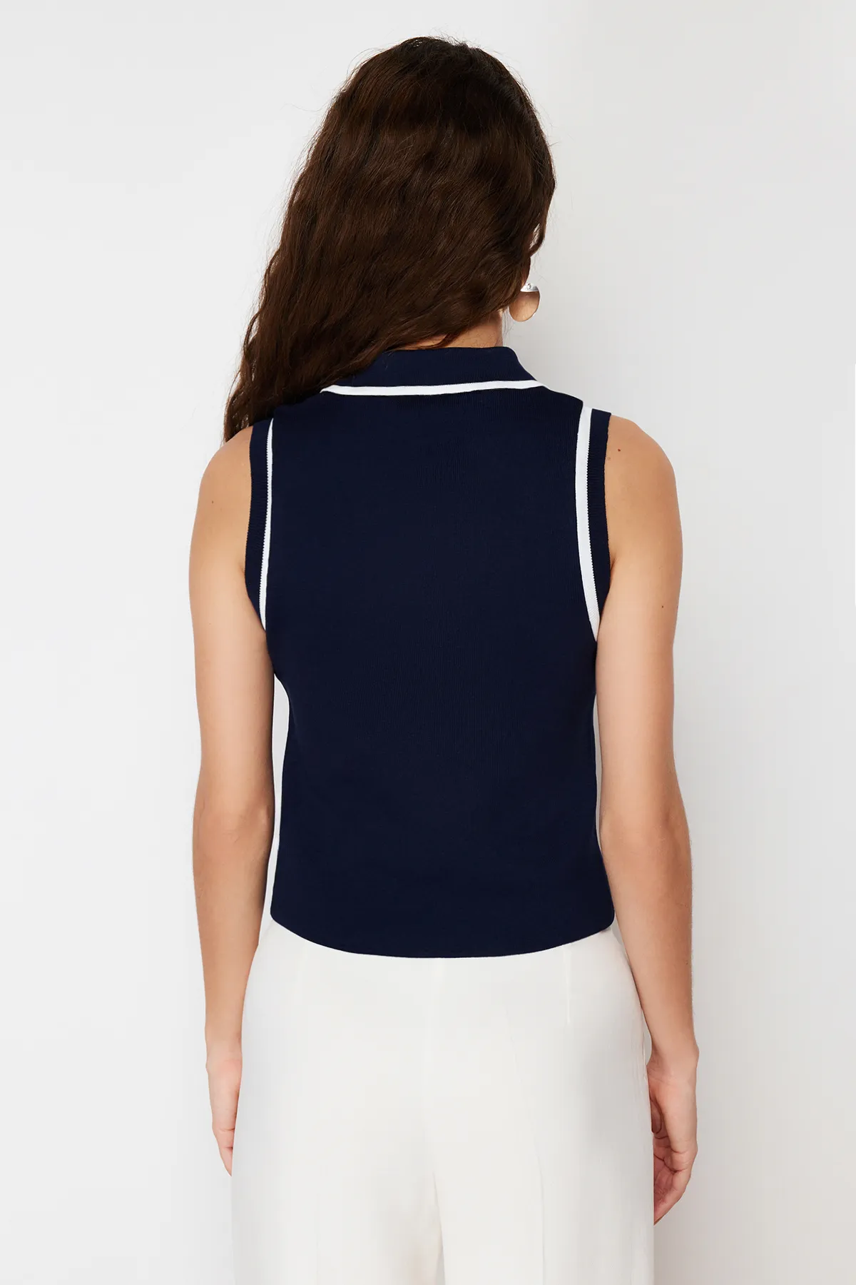 Trendyol Collection  Marineblaue Rollkragen-Strickbluse mit Rollkragen TWOSS24BZ00244