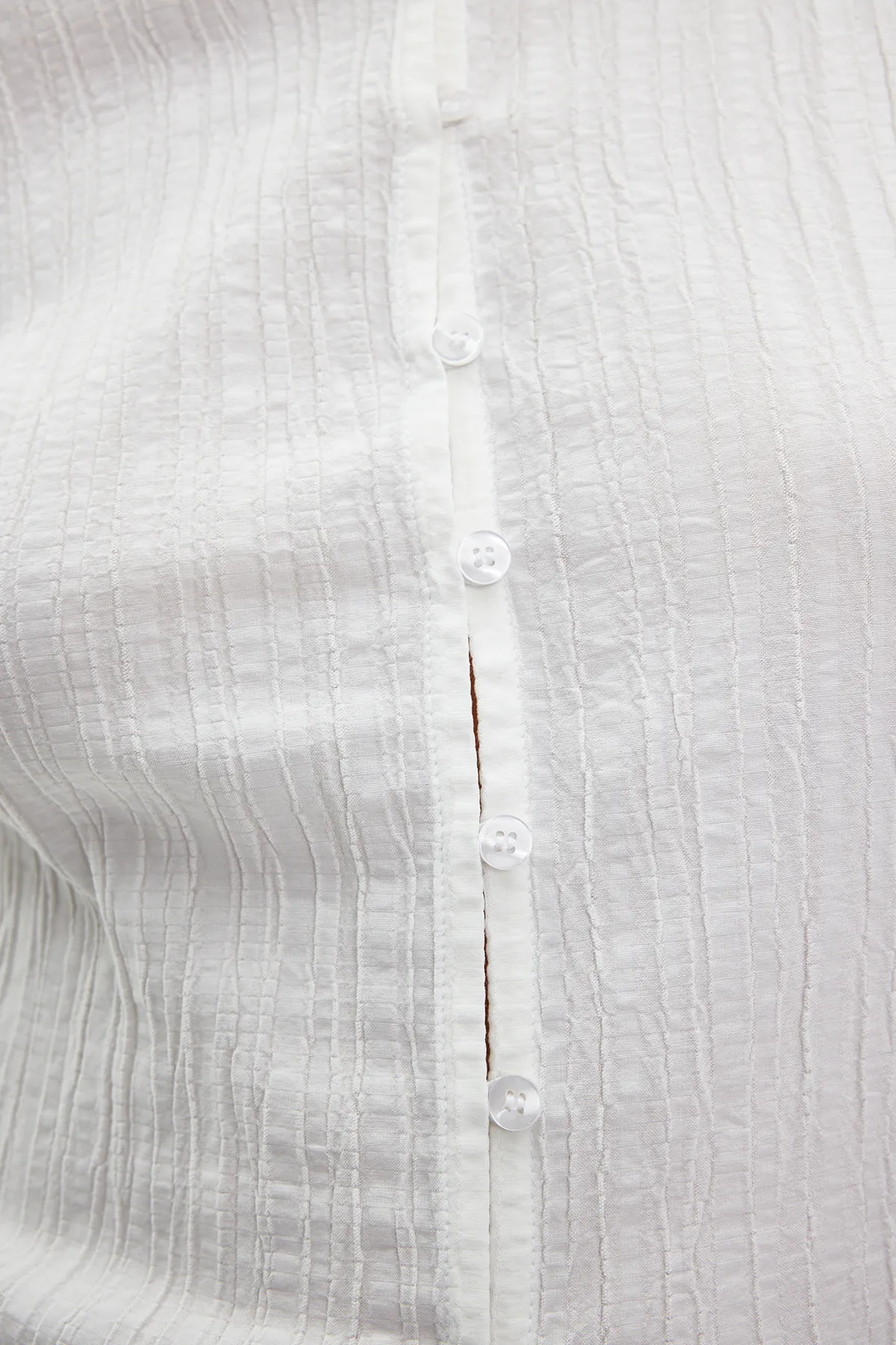 Trendyol Collection  Ecru gewebtes Hemd - Taillierte Taille, tailliert, Modell TWOSS24GO00002
