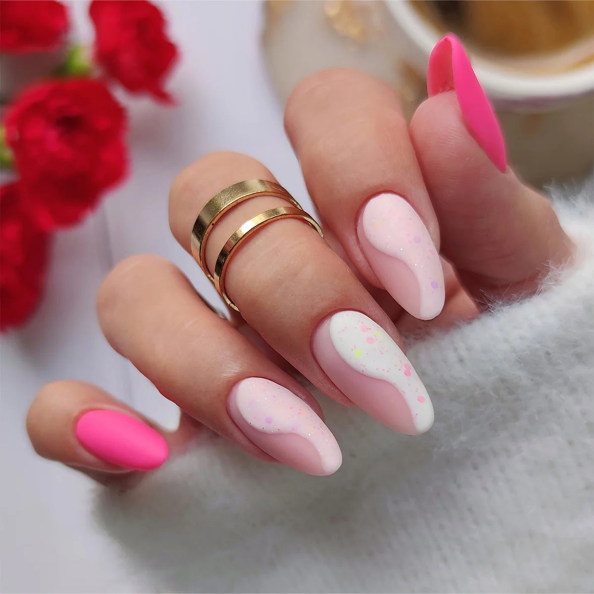Esmalte de uñas semipermanente con efecto gel y diseño de donuts en gel UV