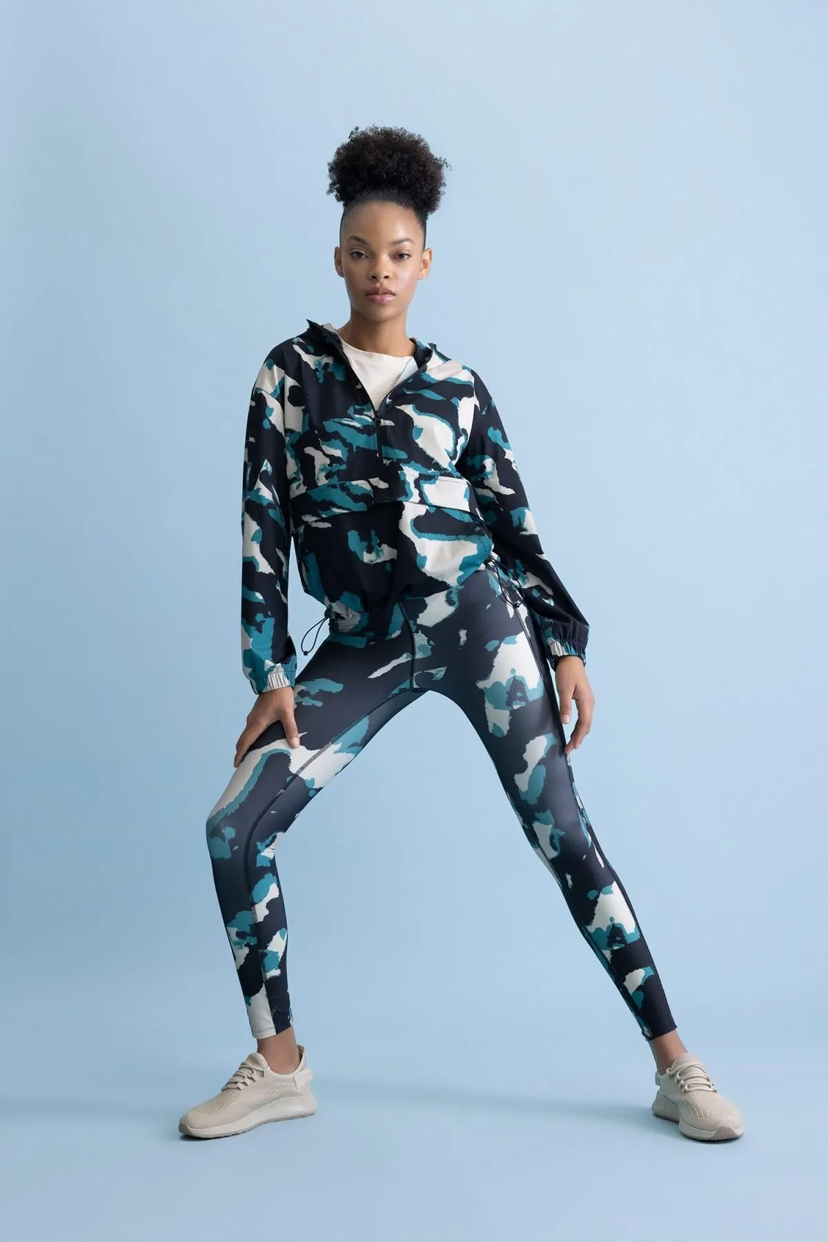 DeFacto  Fit Gemusterte Sport-Leggings - Taillenbetont B2544ax23au