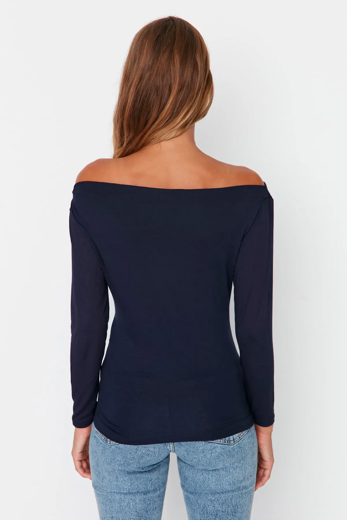 Trendyol Collection  Marineblaue, langärmlige, dehnbare Viskose-Strickbluse mit U-Boot-Ausschnitt TWOAW21BZ0106