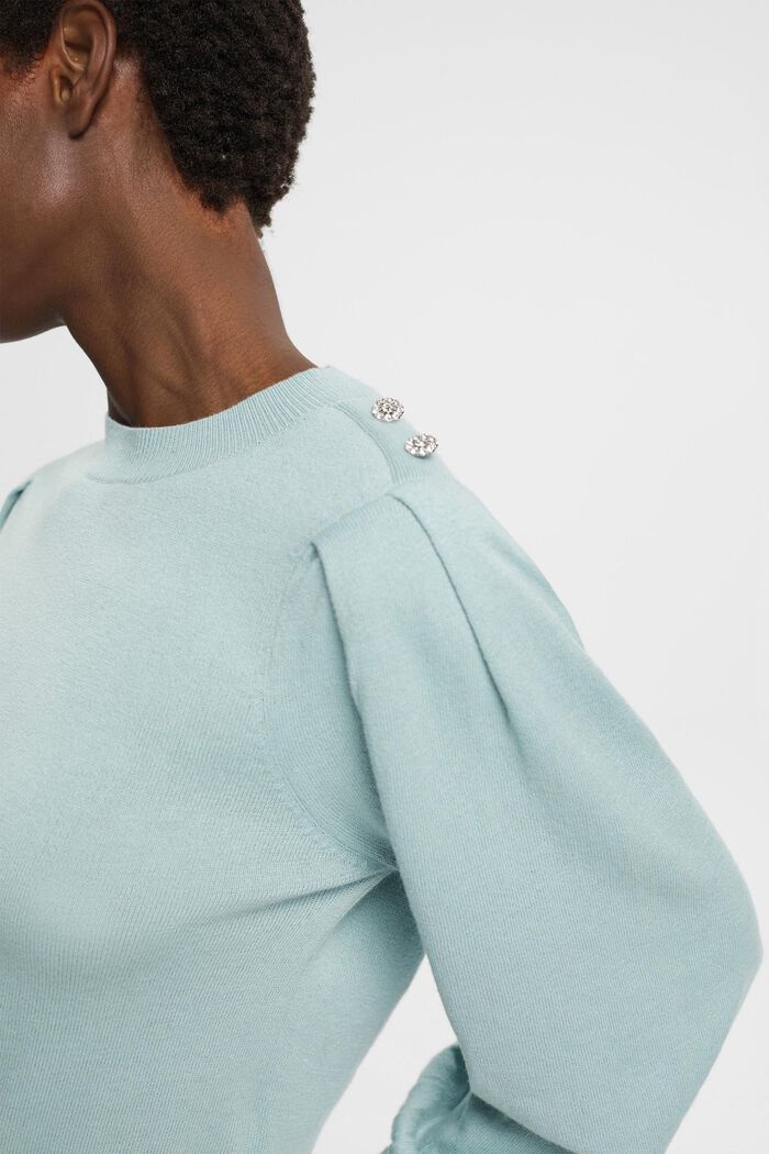 Pullover mit Schmuckknöpfen