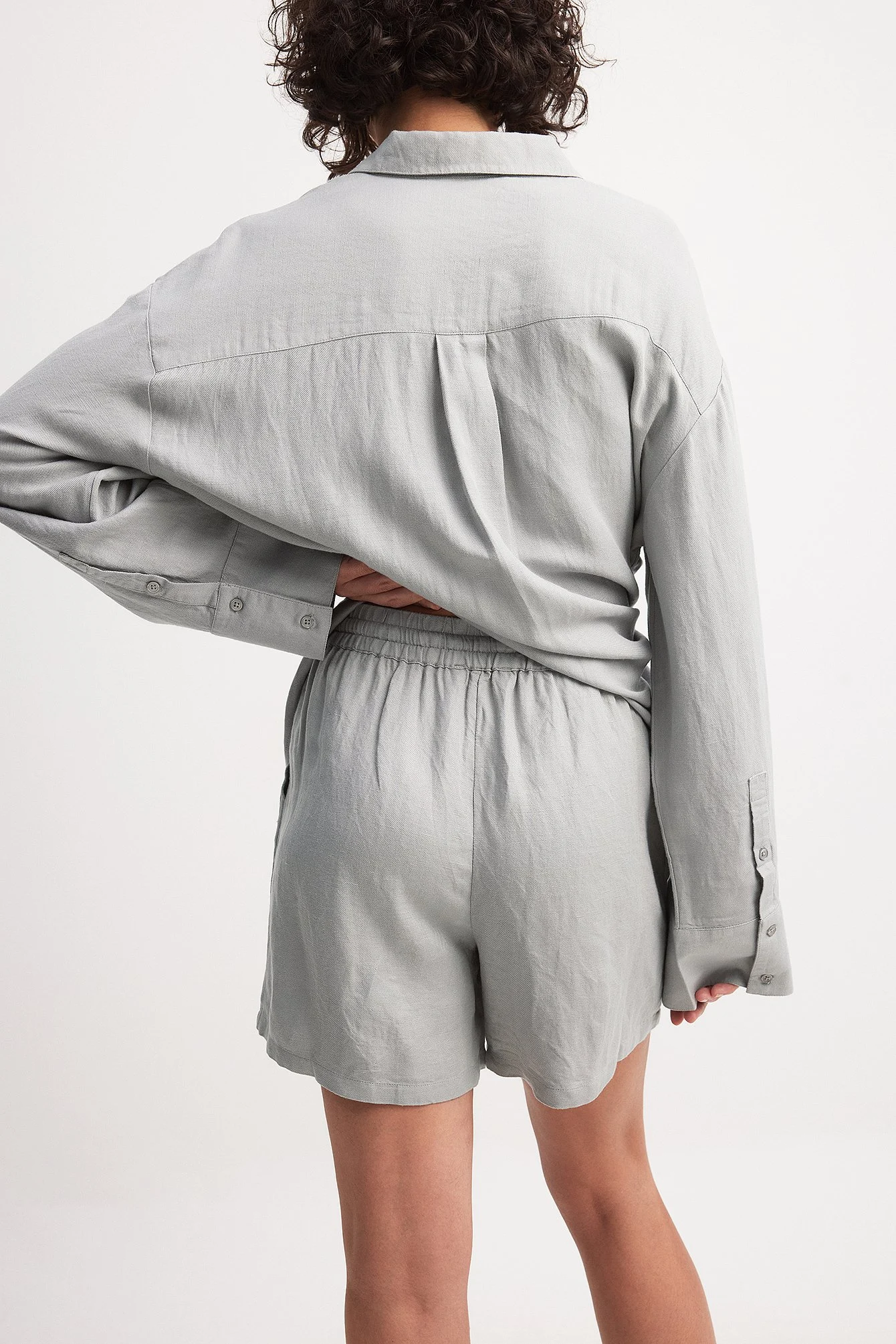 Weite Shorts mit halbhoher Taille aus Viskose-Mix
