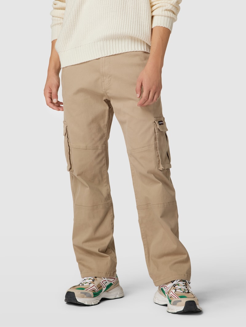 Cargohose mit aufgesetzten Pattentaschen in beige
