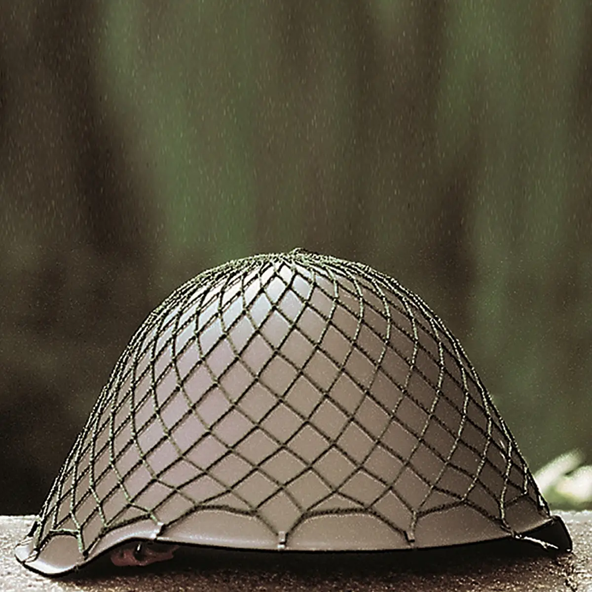 NVA Stahlhelm mit Tarnnetz gebraucht