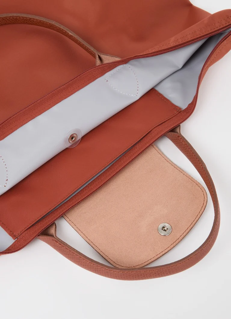 Geantă verde Longchamp Le Pliage, mărimea M, cu detalii din piele.