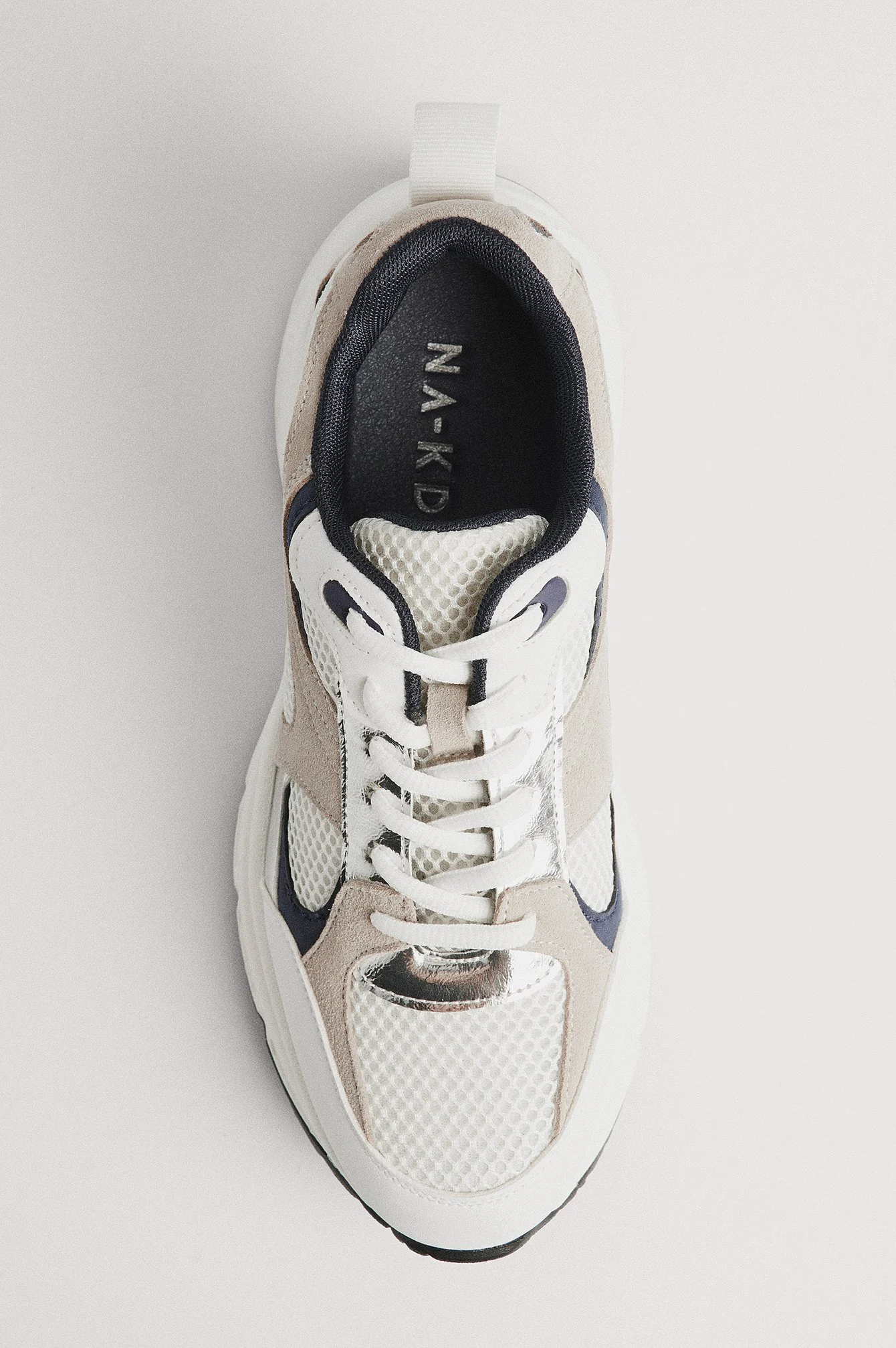 Mesh-Turnschuhe mit Wildlederdetails