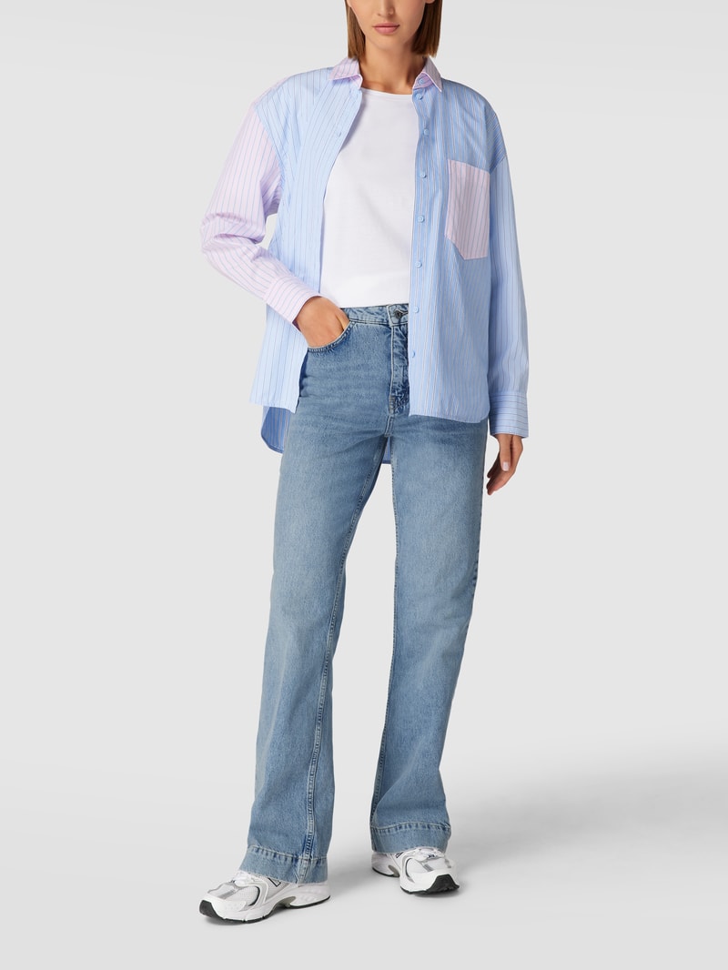 Flared Jeans mit Kontrastnähten in blau