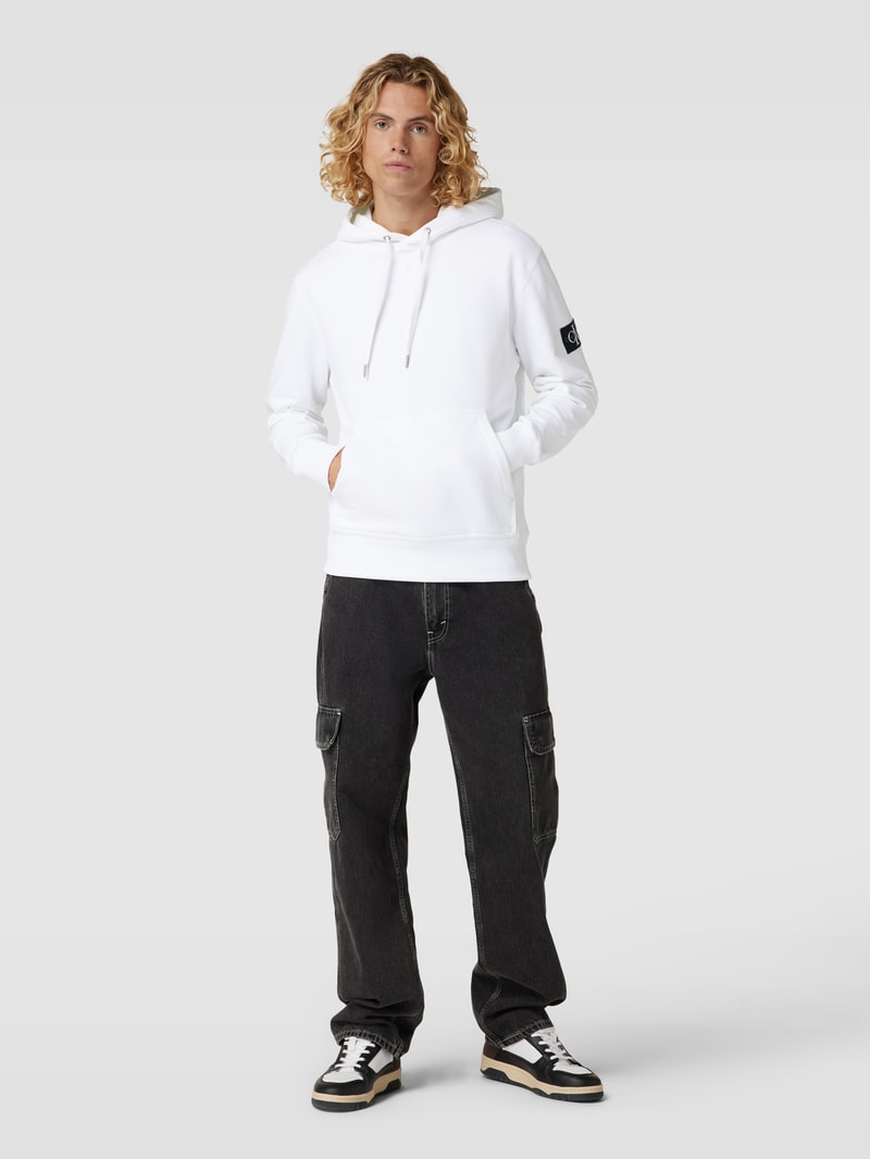 Hoodie mit Label-Patch in weiß