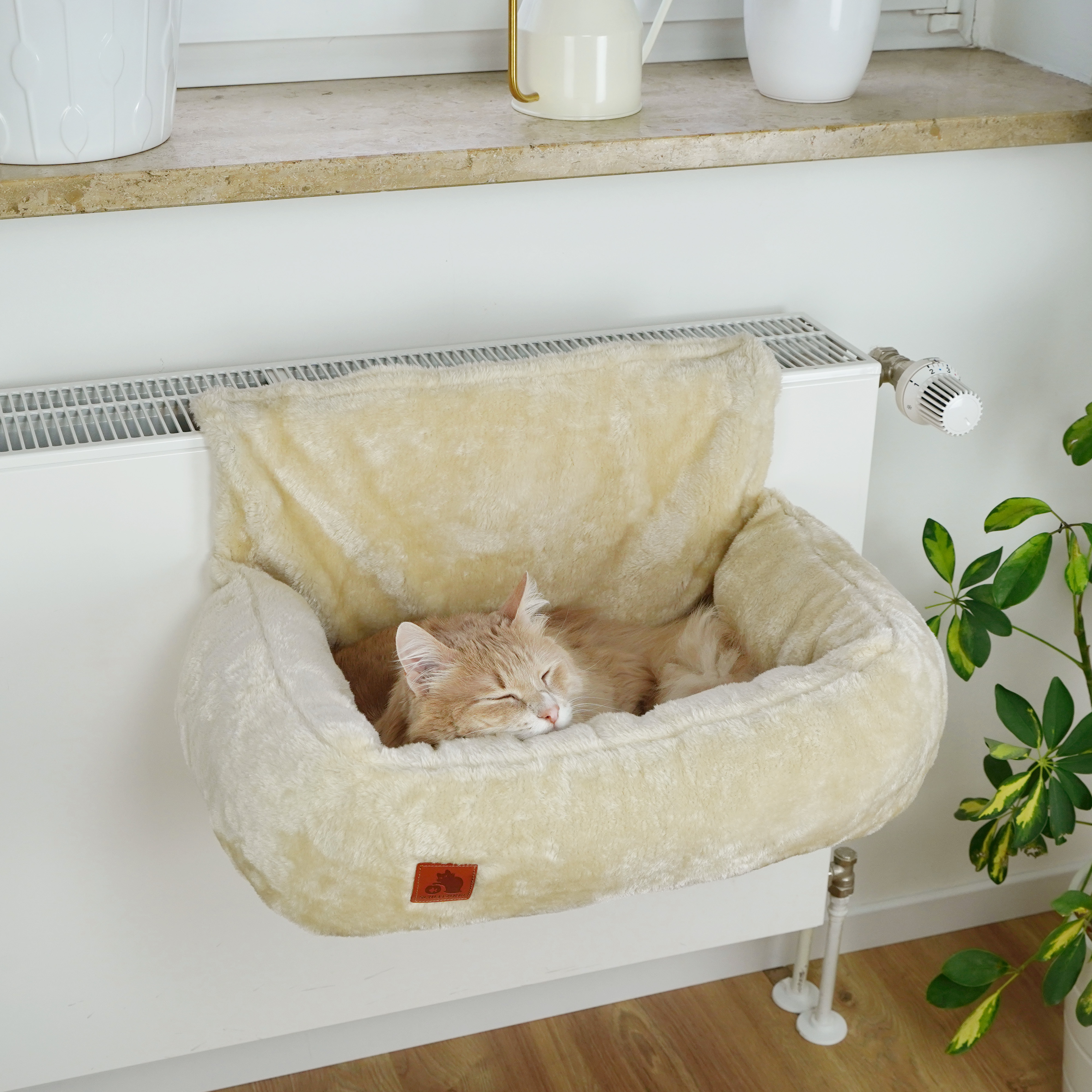 Schlitzohr Katzenhängematten & Fensterliegeplätze Schlitzohr Heizungsliege Lucky beige